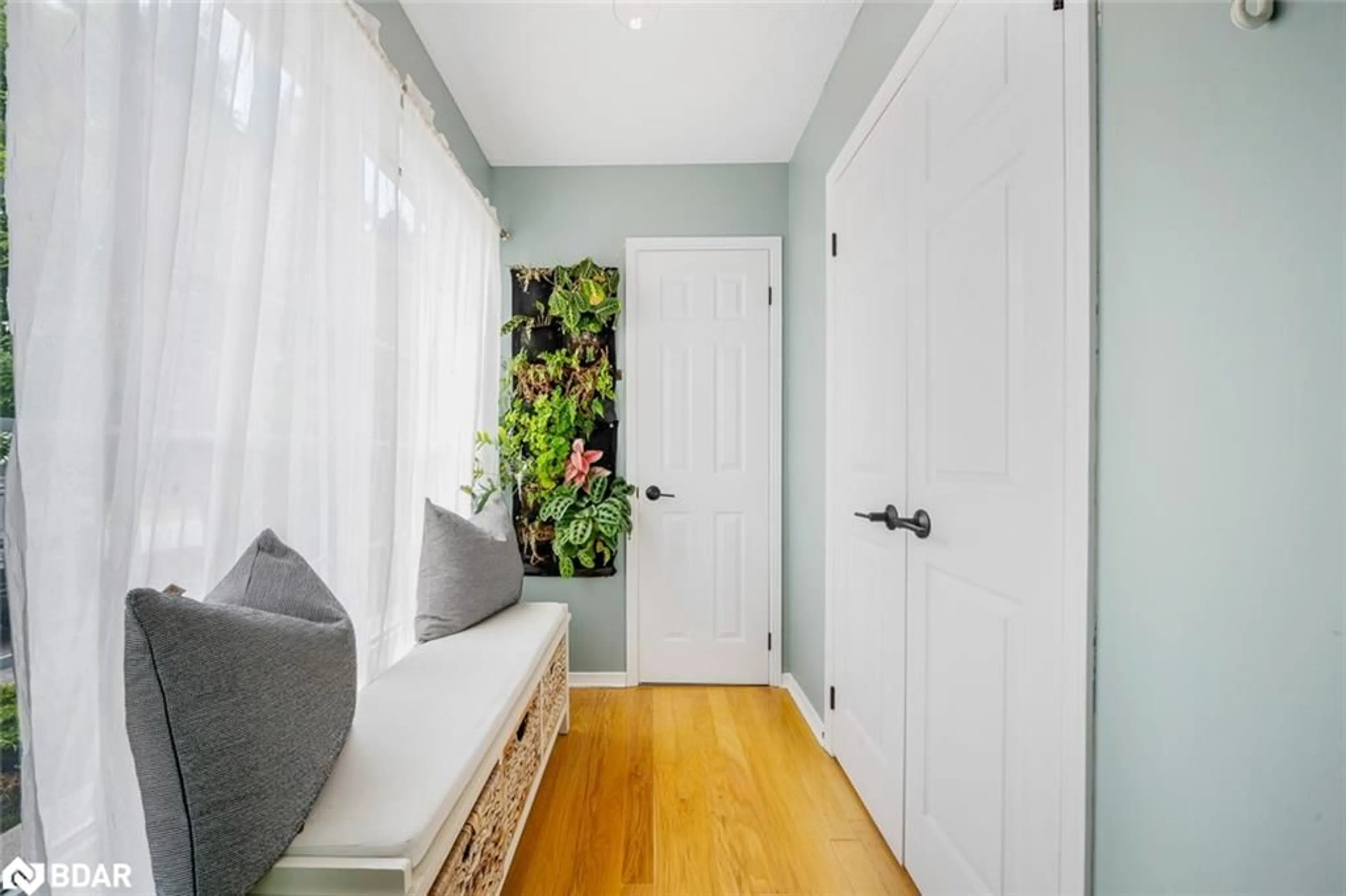 Indoor entryway for 18 Heritage Rd, Cookstown Ontario L0L 1L0