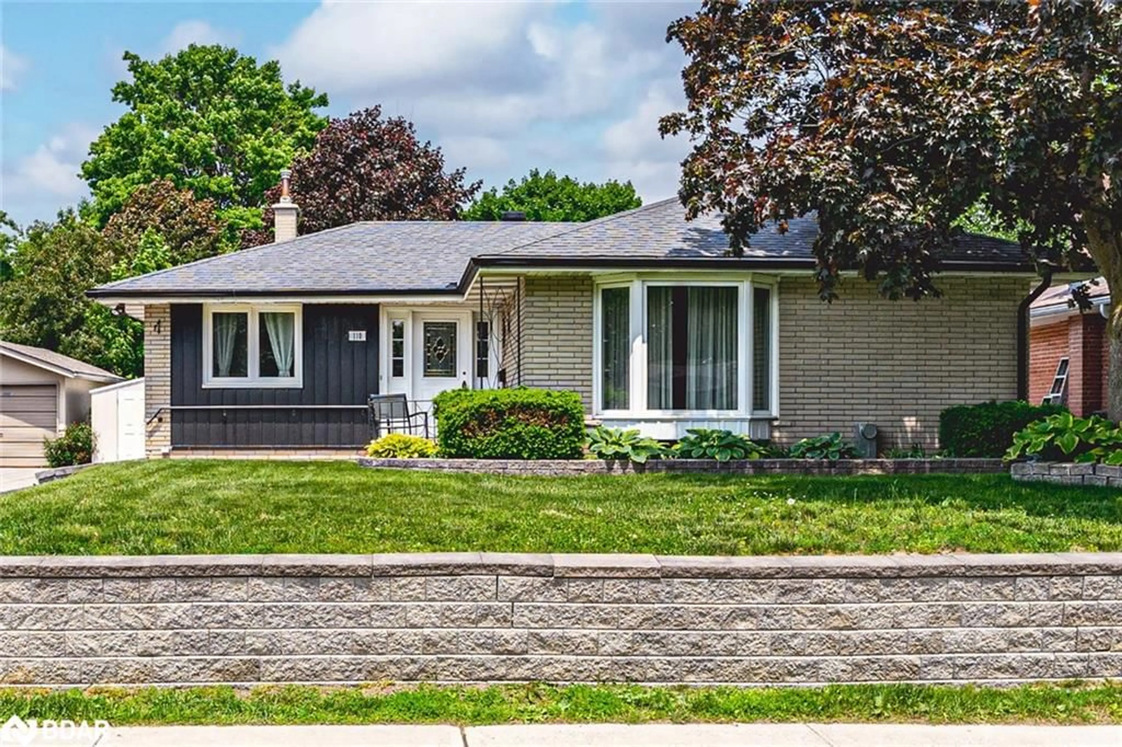 Home with brick exterior material, street for 110 Melrose Ave, Barrie Ontario L4M 2B3
