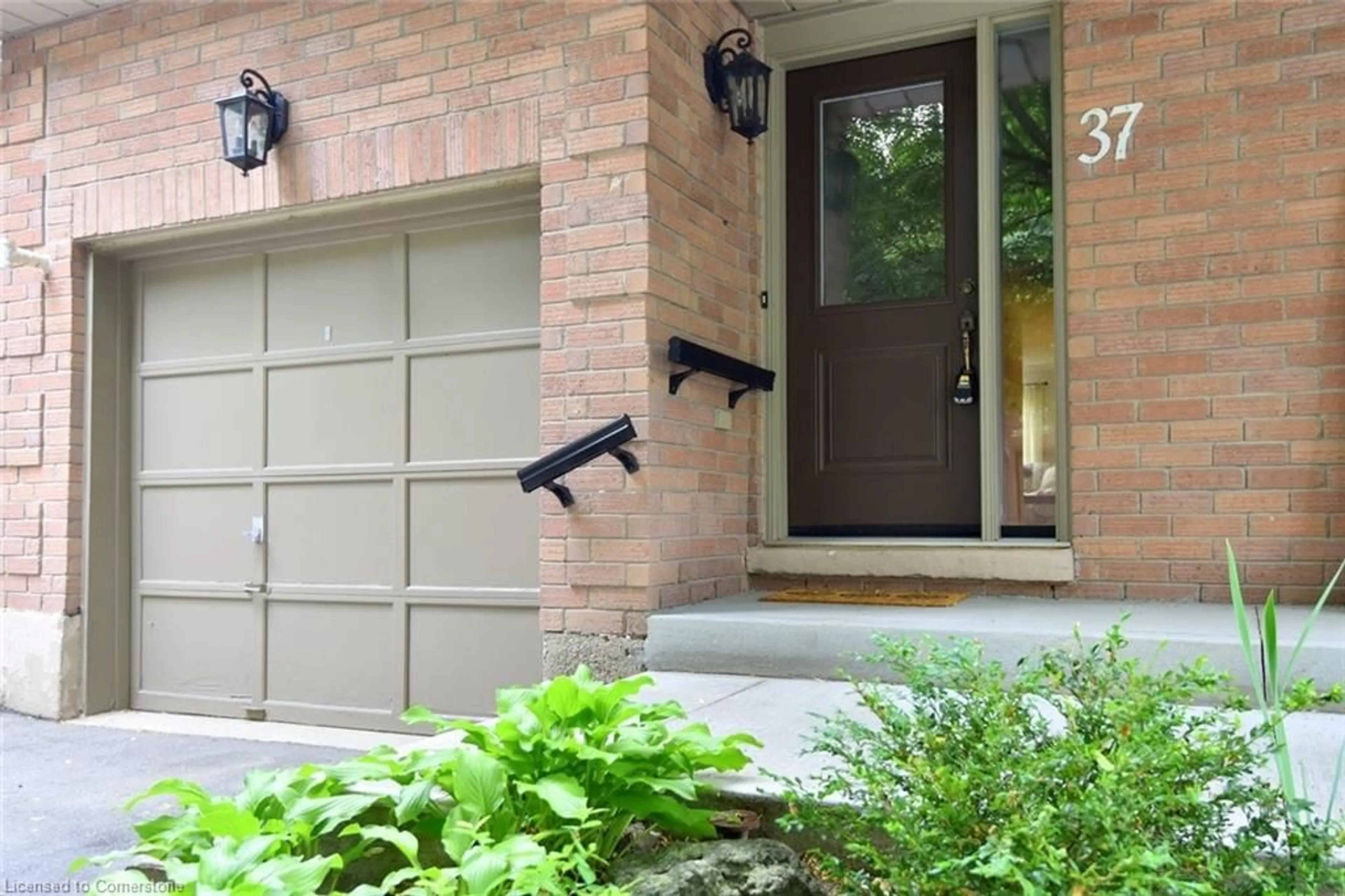 Home with brick exterior material, street for 26 Moss Blvd #37, Dundas Ontario L9H 6W7
