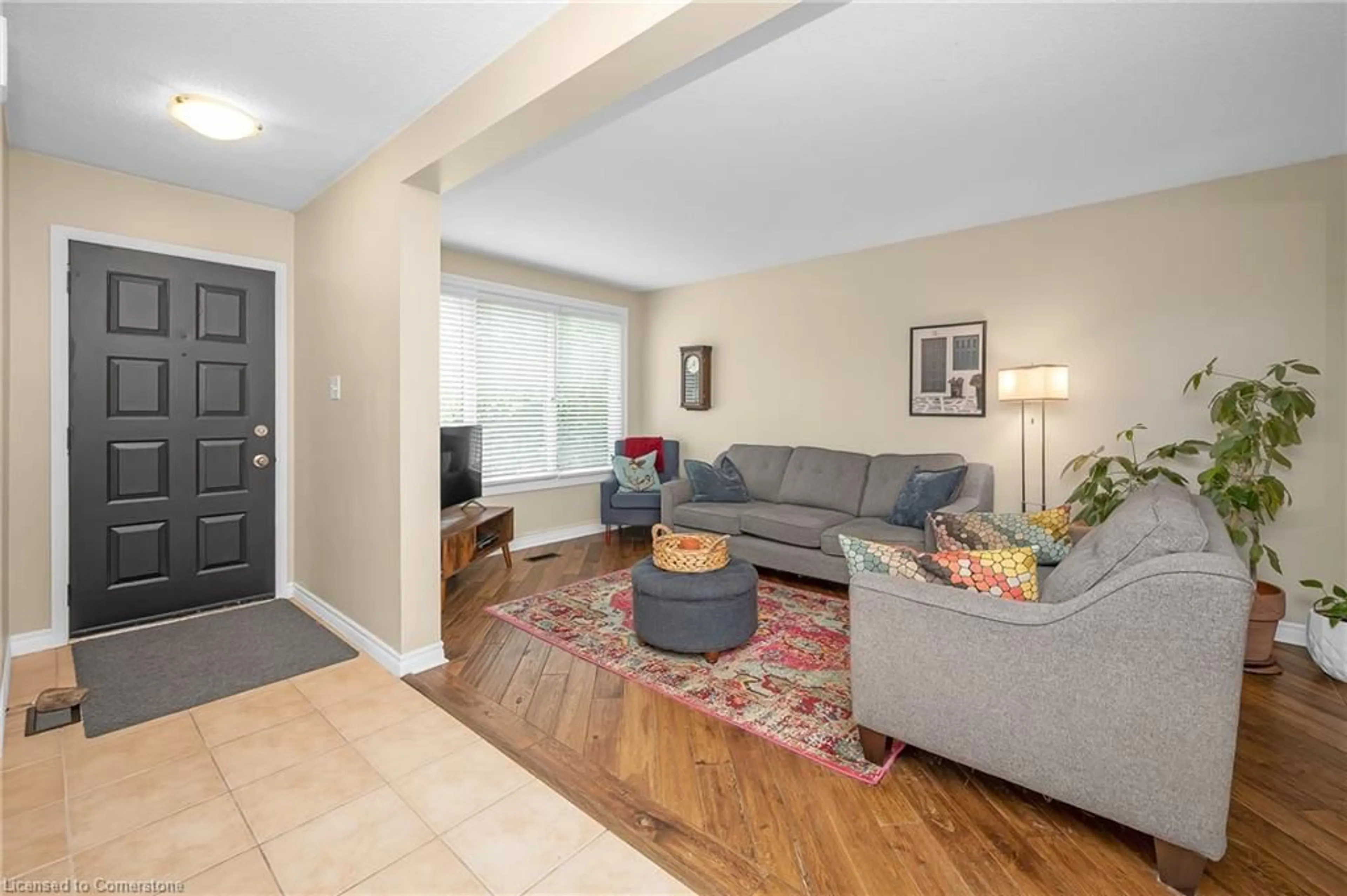 Living room with furniture, unknown for 2302 Malcolm Cres, Burlington Ontario L7P 4H3