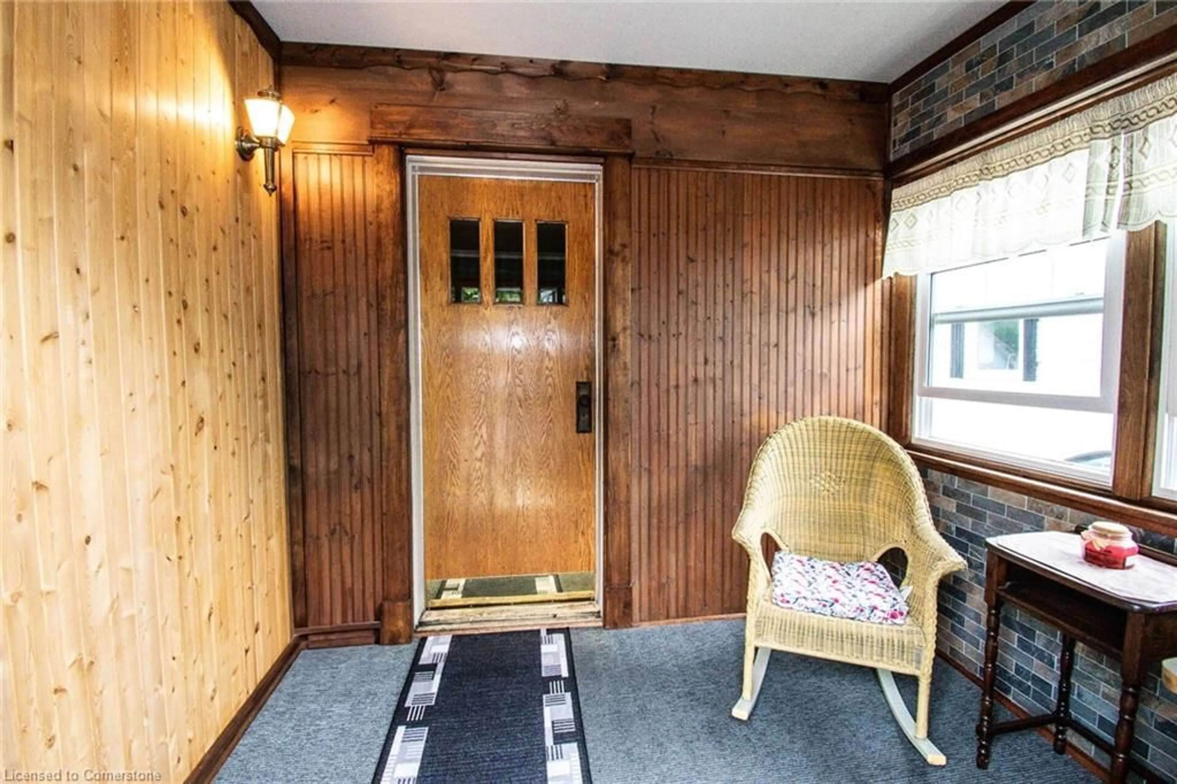 Indoor foyer for 111 John St, Dunnville Ontario N1A 2P6