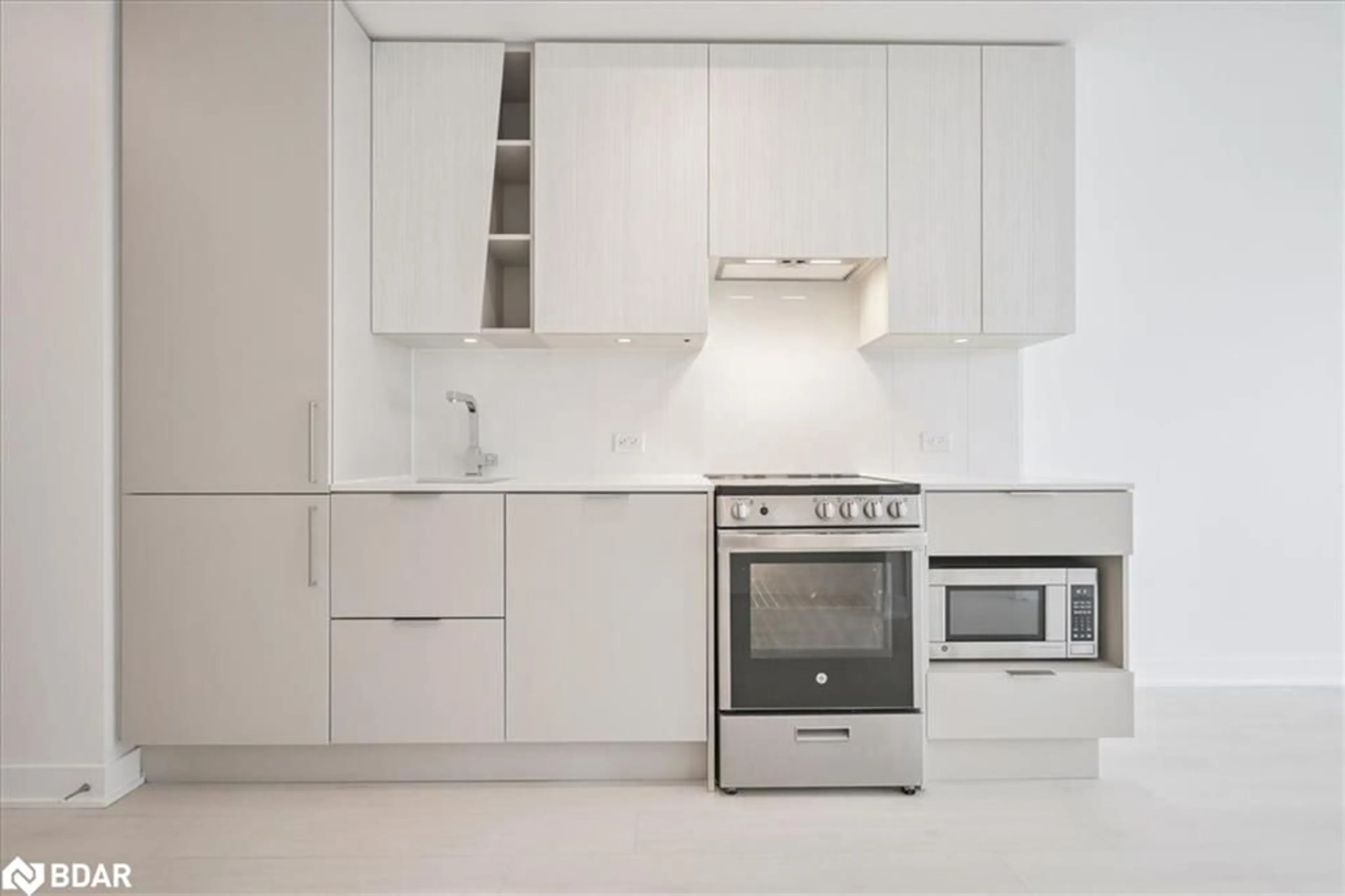 Standard kitchen, unknown for 3900 Confederation Parkway Pky #1005, Mississauga Ontario L5B 0M3