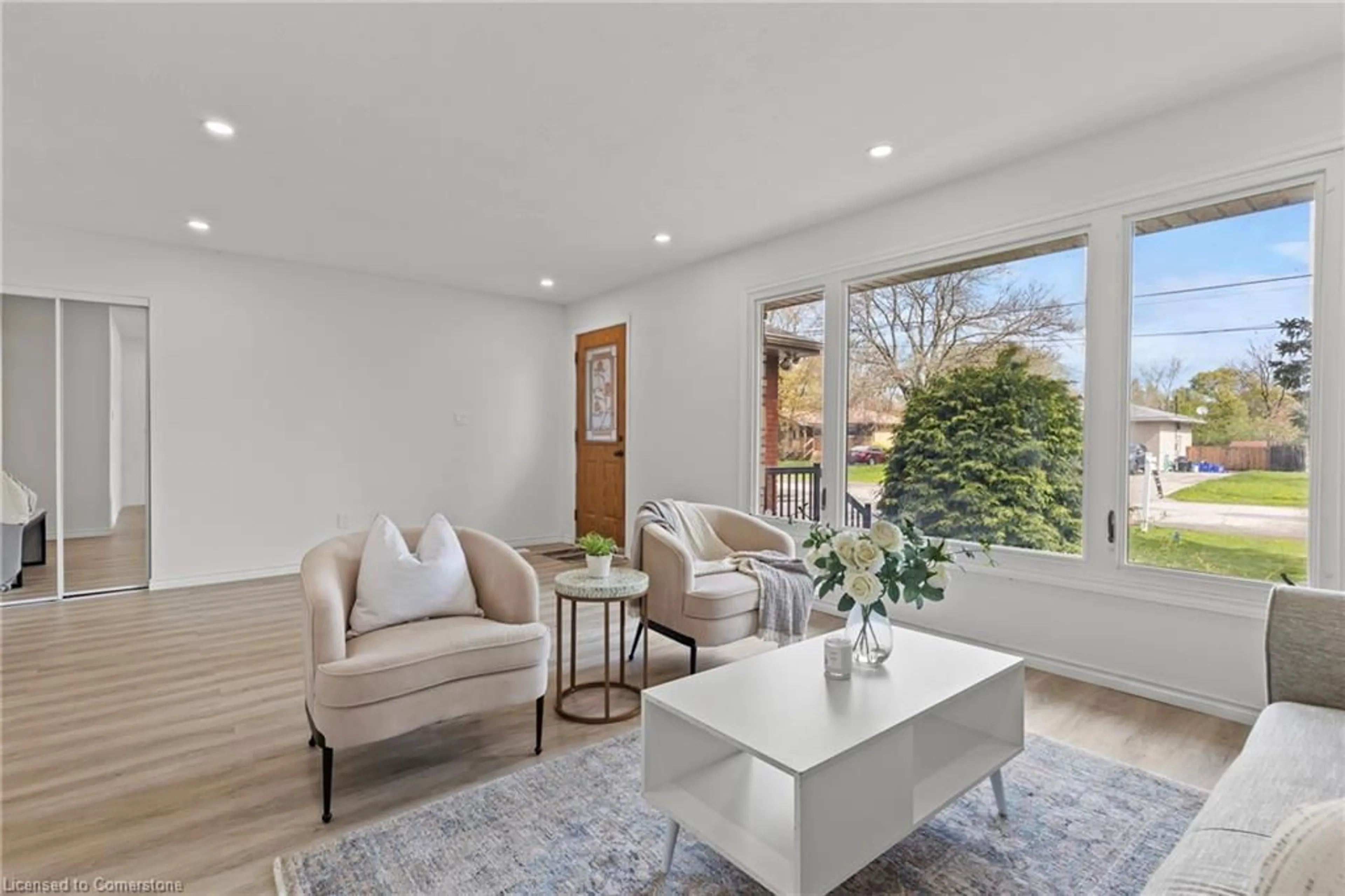 Living room with furniture, unknown for 215 Mackenzie Cres, Caledonia Ontario N3W 1A7
