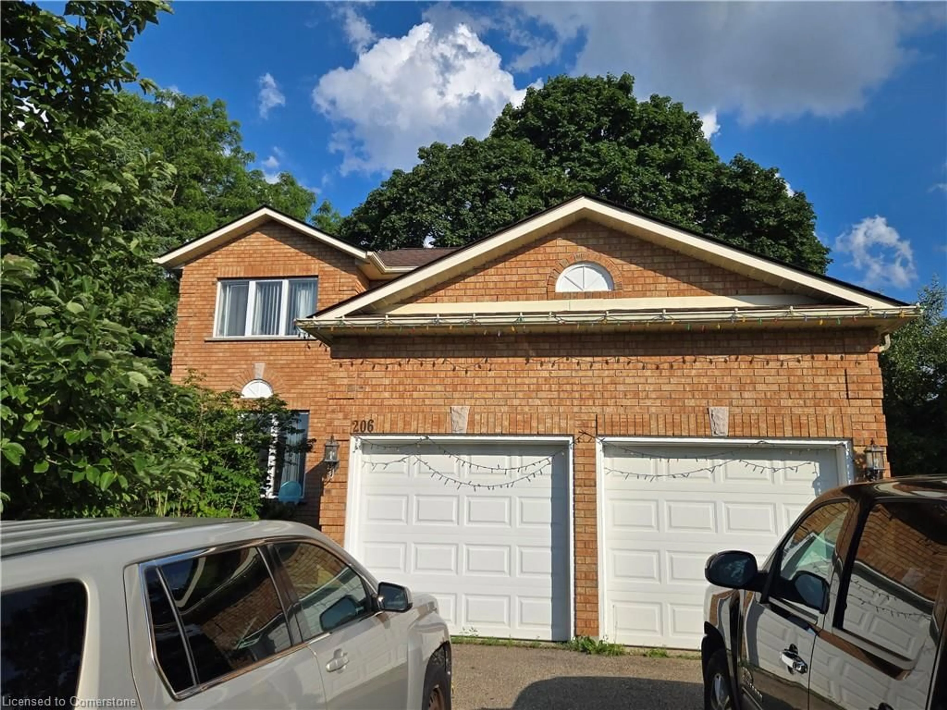 A pic from outside/outdoor area/front of a property/back of a property/a pic from drone, street for 206 General Dr, Kitchener Ontario N2K 3S6
