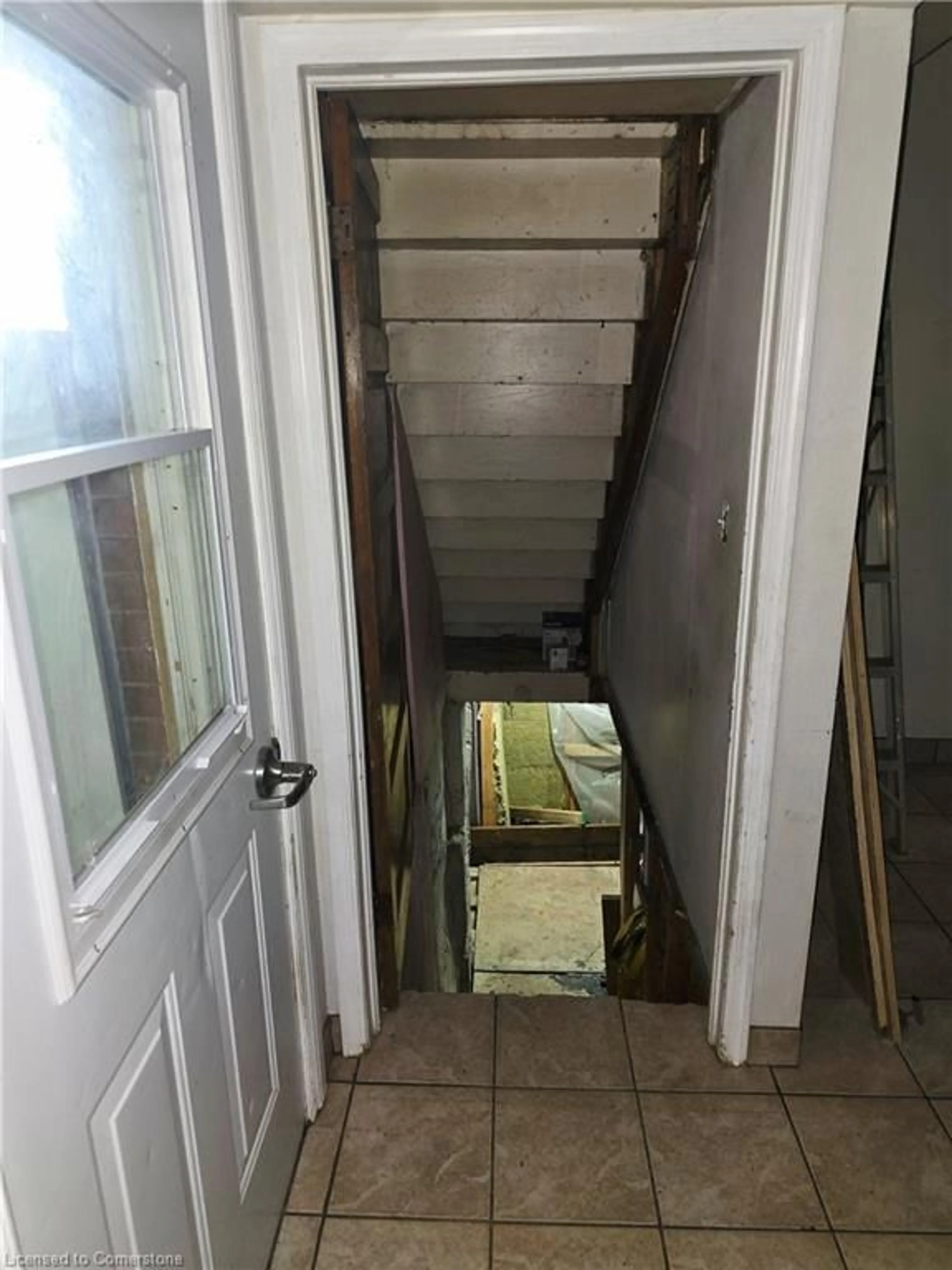 Stairs for 15 Shade St, Cambridge Ontario N1R 4J6