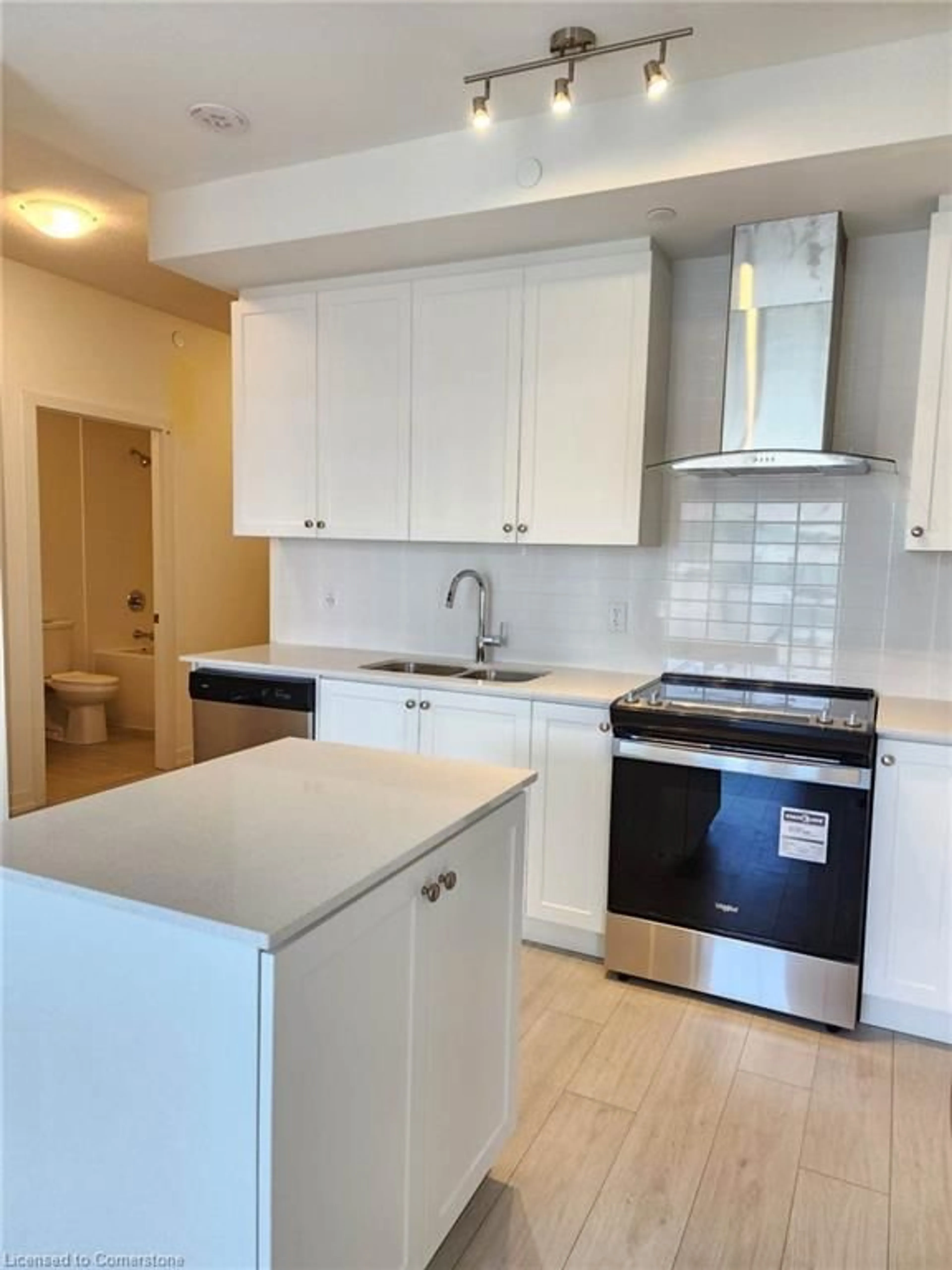 Standard kitchen, ceramic/tile floor for 55 Duke St #1001, Kitchener Ontario N2H 0C9