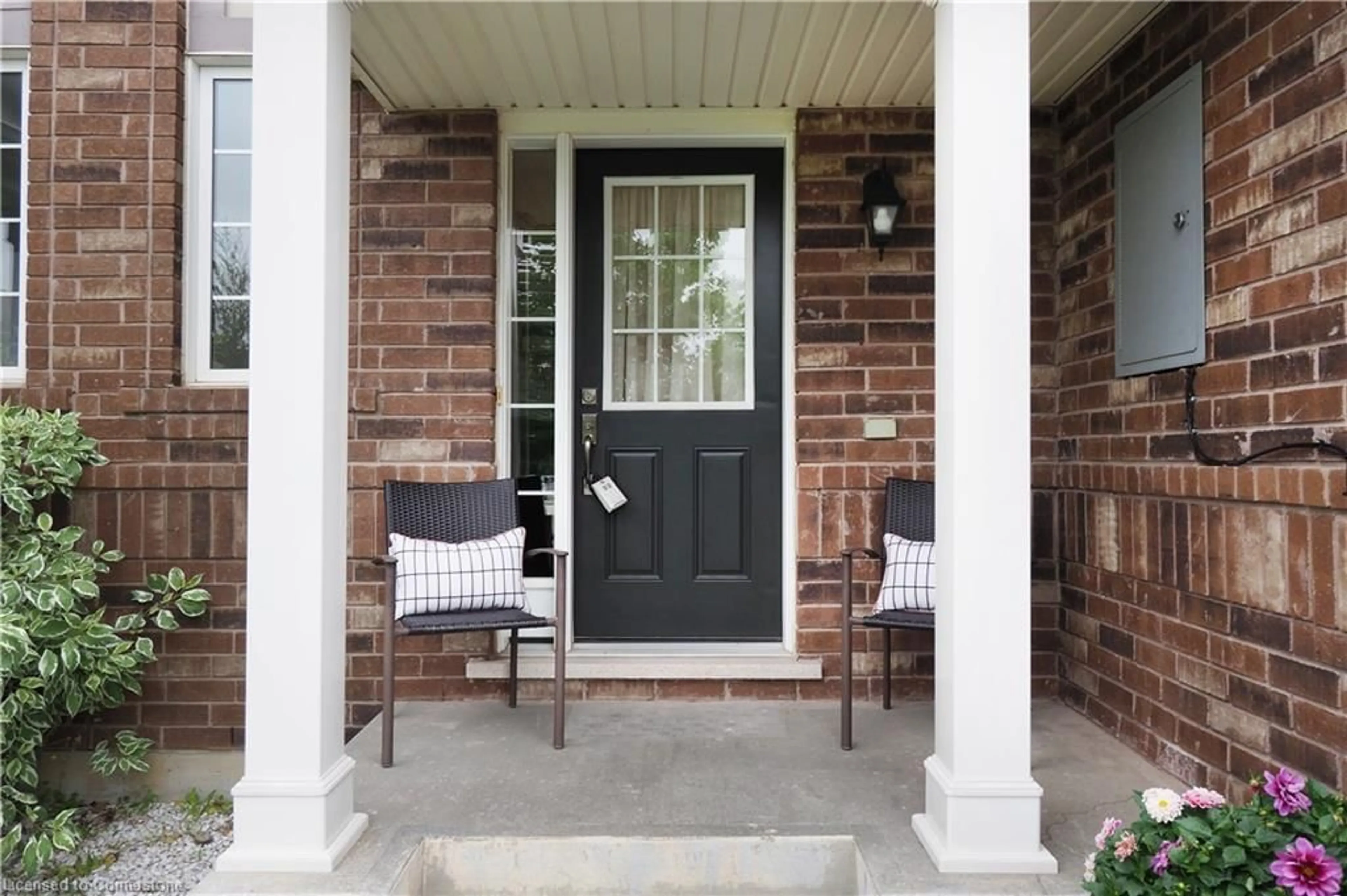 Indoor entryway for 154 Silverthorne Dr, Cambridge Ontario N3C 0C3