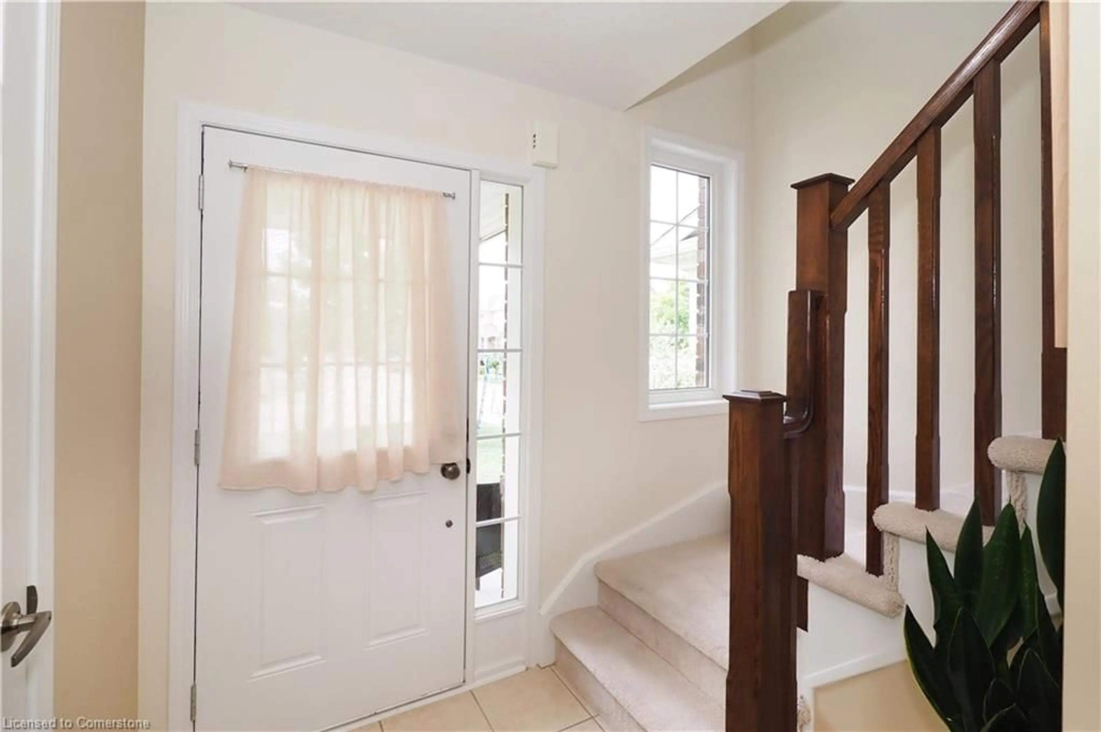 Indoor entryway for 154 Silverthorne Dr, Cambridge Ontario N3C 0C3