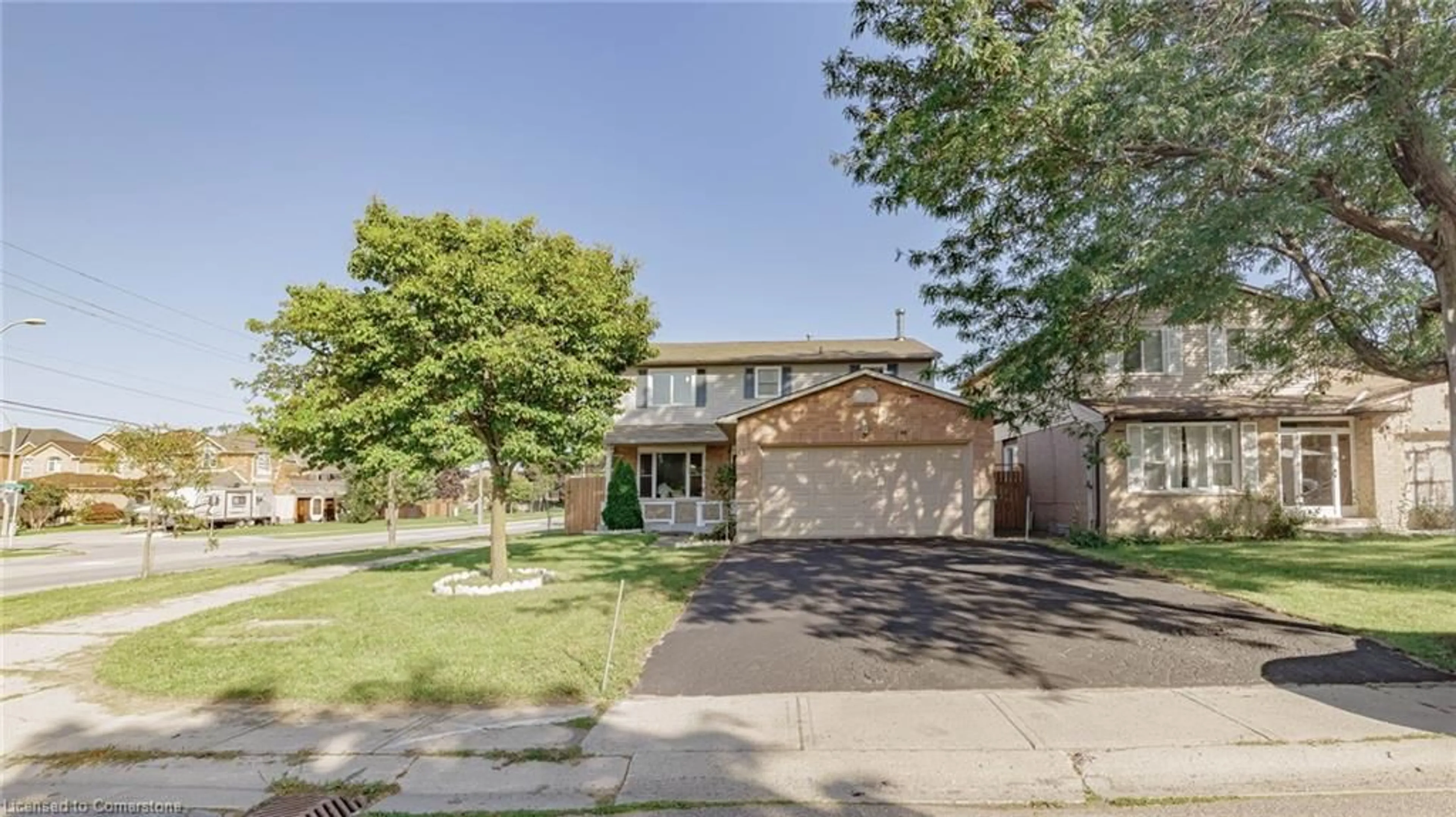 A pic from outside/outdoor area/front of a property/back of a property/a pic from drone, street for 3 Mornington Dr, Hamilton Ontario L9B 1Z3