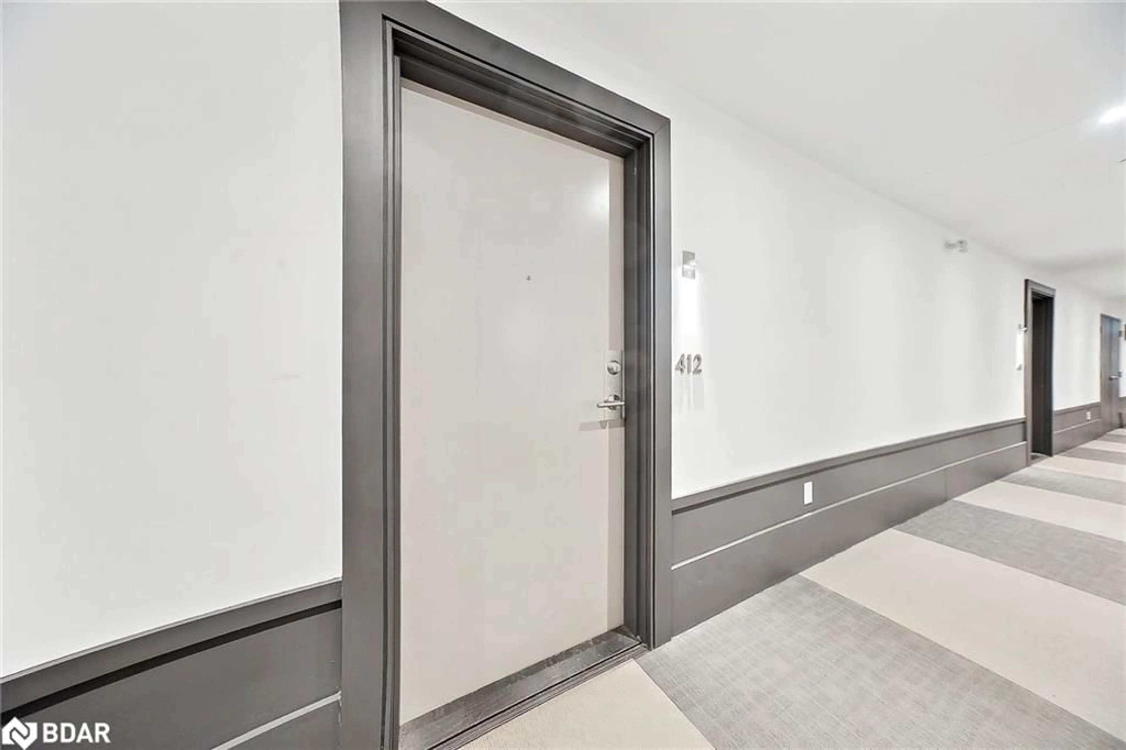 Indoor foyer for 10 Concord Place Pl #412, Grimsby Ontario L3M 0G6