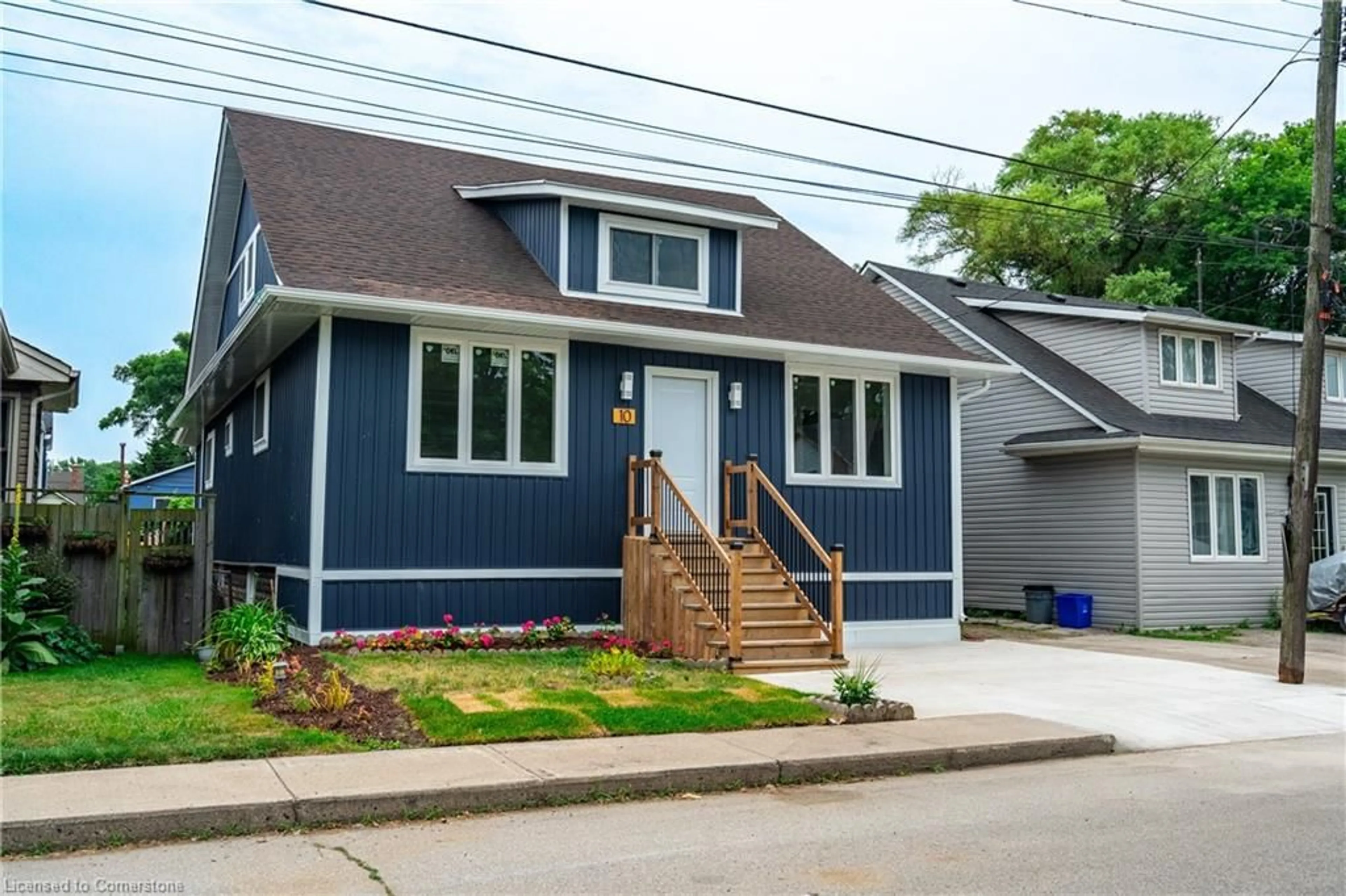 Home with vinyl exterior material, street for 10 Comet Ave, Hamilton Ontario L8H 7E5