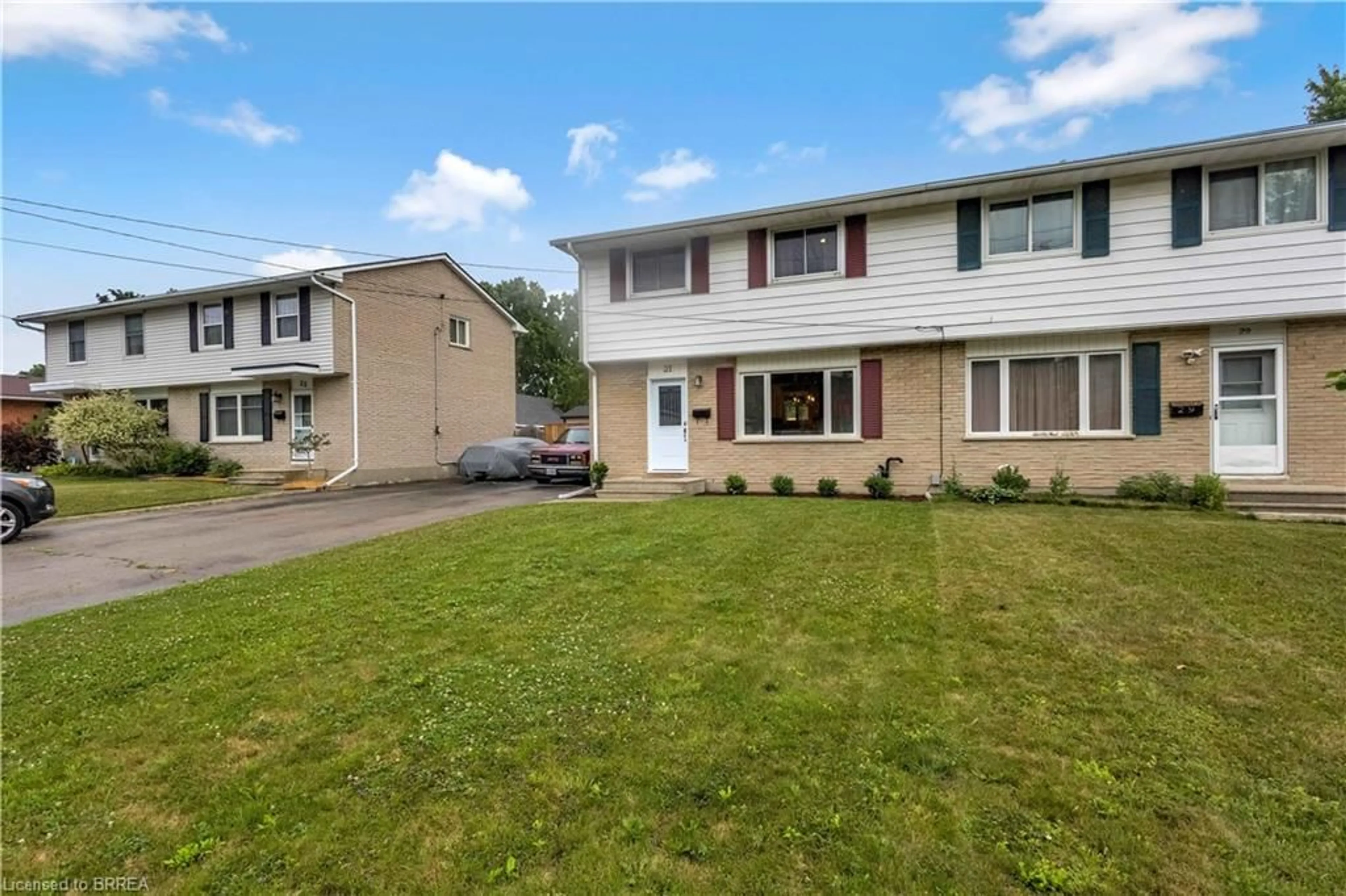 Home with vinyl exterior material, street for 31 Parkview Hts, Aylmer Ontario N5H 2J9
