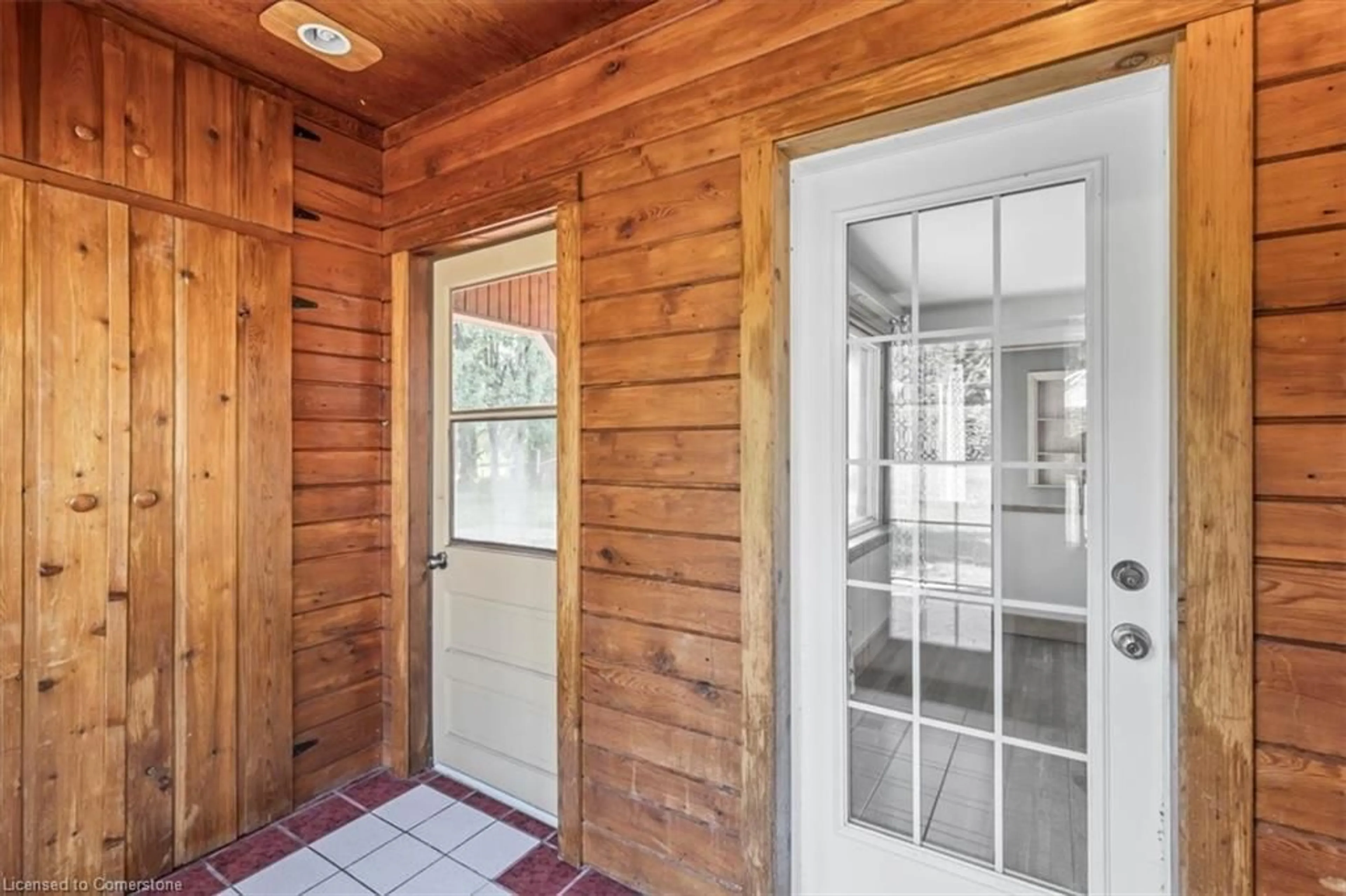 Indoor entryway for 101 King St, Tiverton Ontario N0G 2T0
