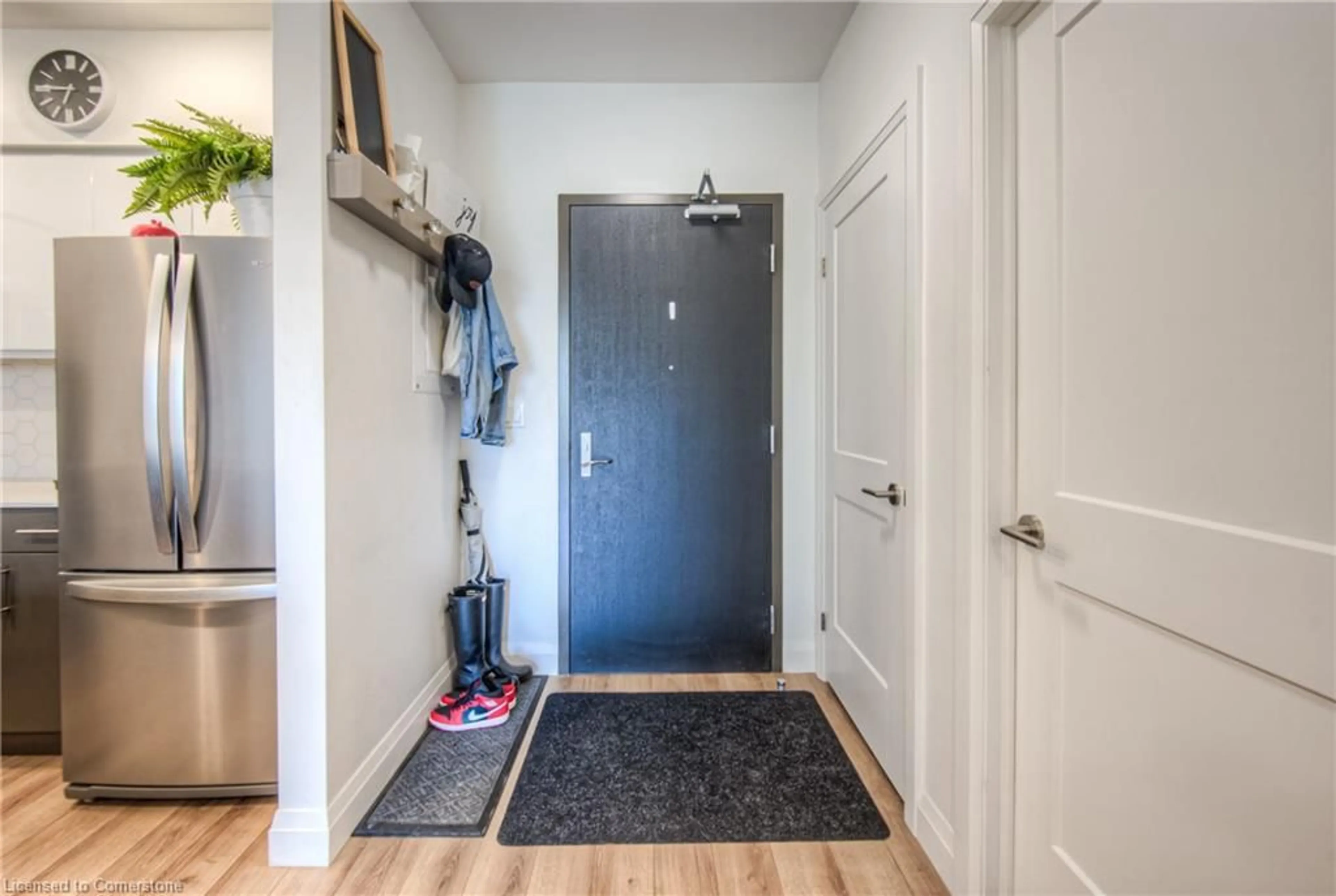 Indoor entryway for 399 Queen St #418, Kitchener Ontario N2G 0C4