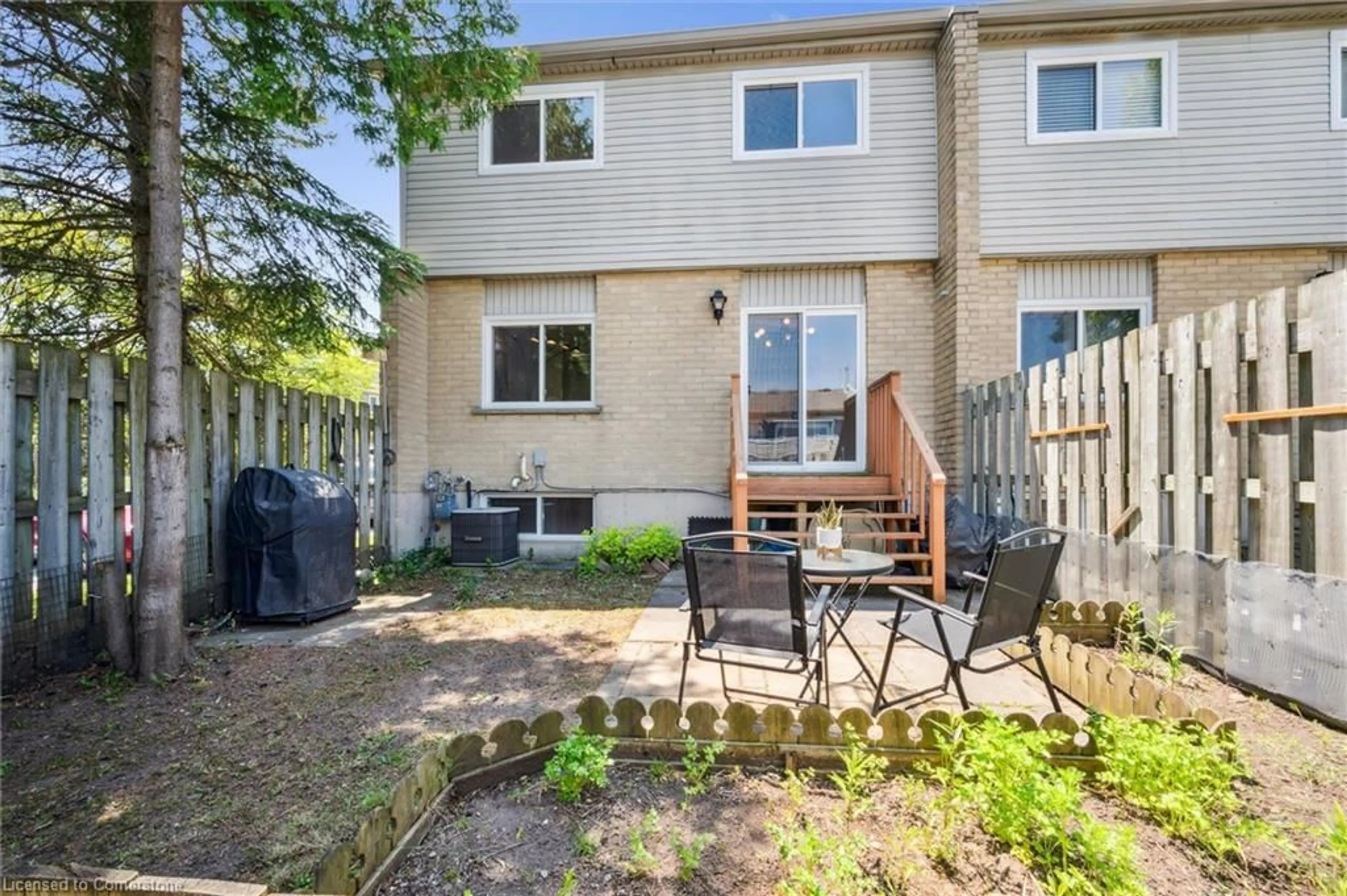 Patio, street for 29 Paulander Dr #17, Kitchener Ontario N2M 5L2