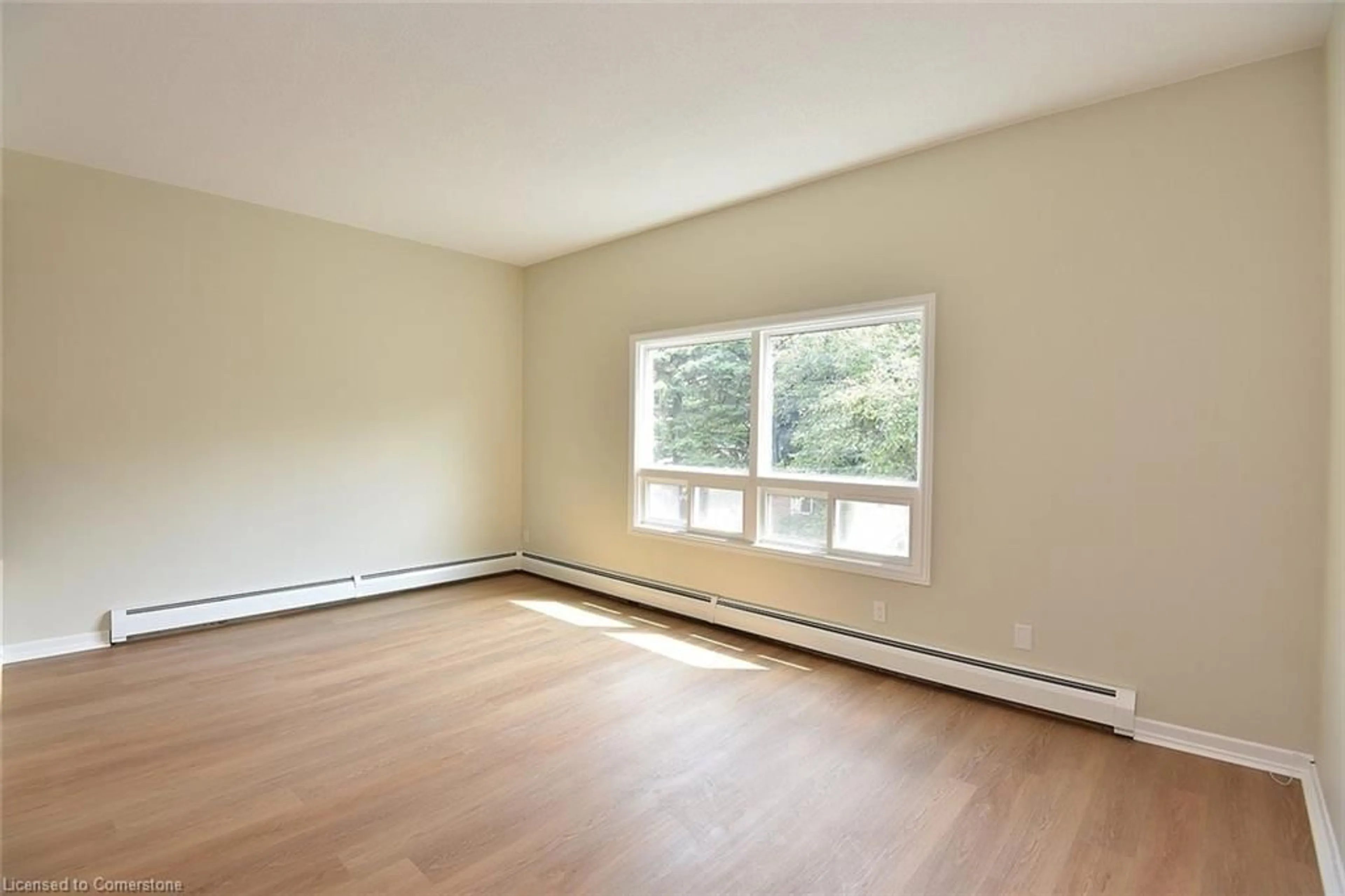 A pic of a room for 1 Patrice Crt #58, Dundas Ontario L9H 5P4