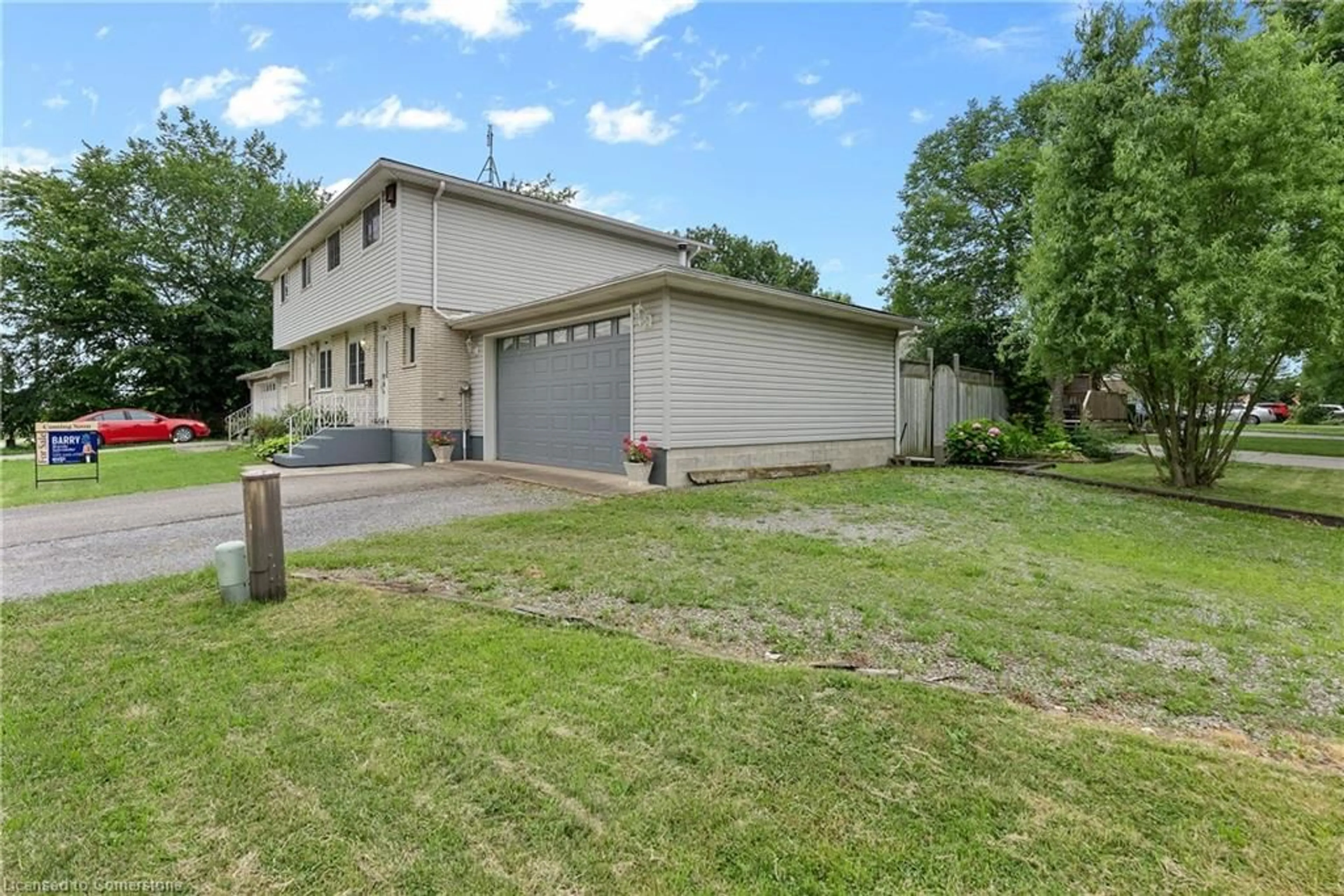 A pic from outside/outdoor area/front of a property/back of a property/a pic from drone, street for 7161 Ailanthus Ave, Niagara Falls Ontario L2G 3W5