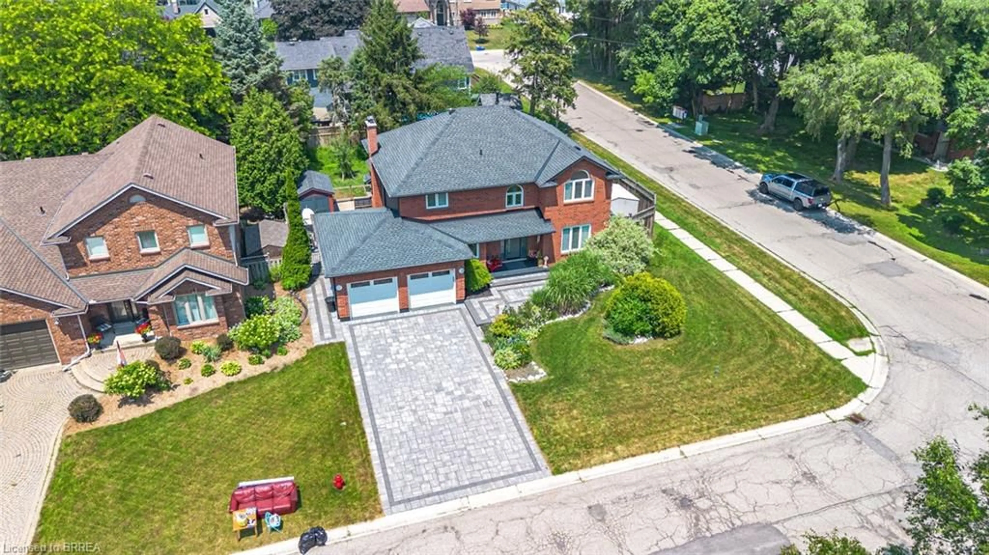 A pic from outside/outdoor area/front of a property/back of a property/a pic from drone, street for 45 Carnegie Pl, Ancaster Ontario L9G 4T9