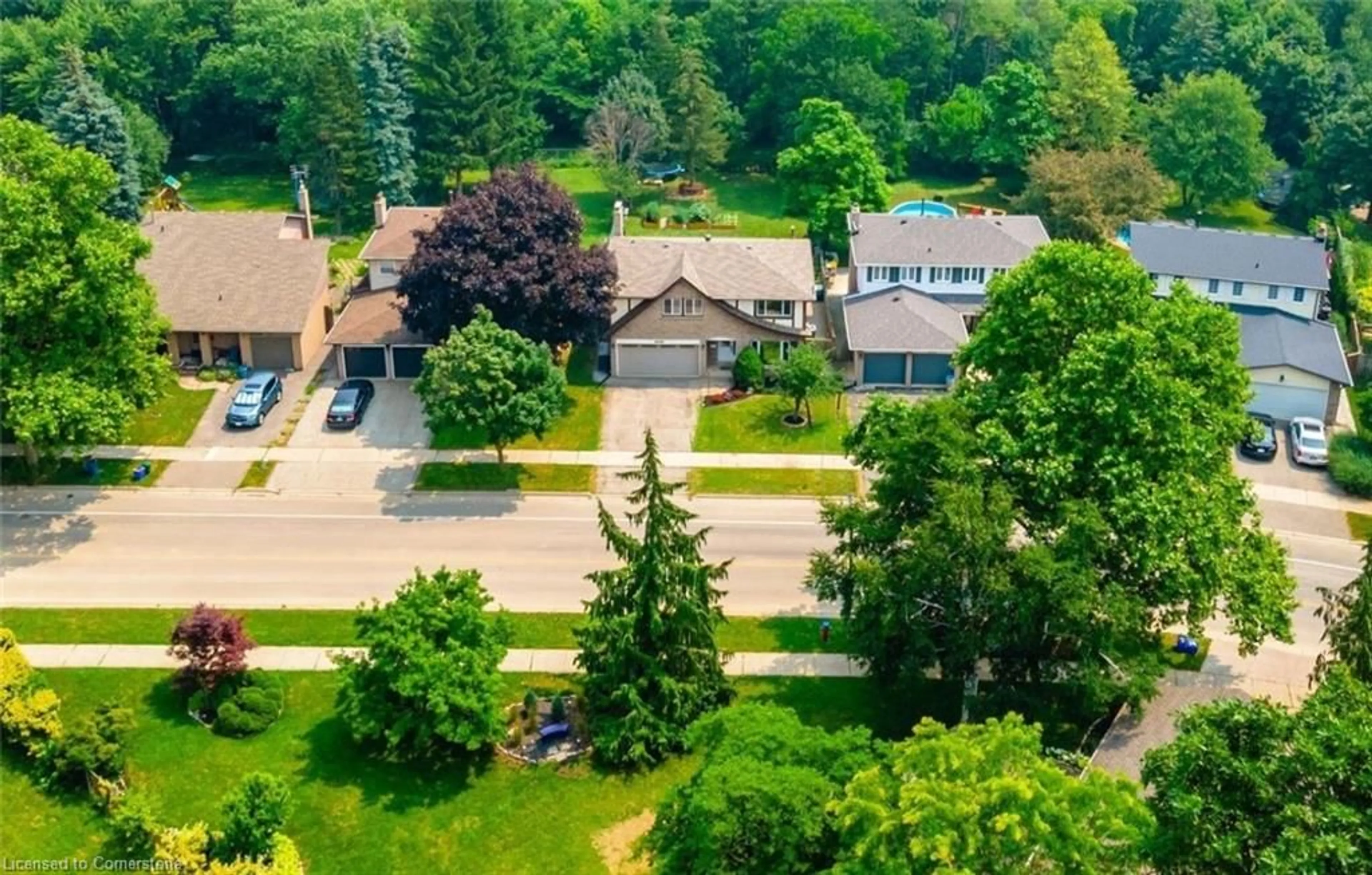 A pic from outside/outdoor area/front of a property/back of a property/a pic from drone, street for 2445 Cavendish Dr, Burlington Ontario L7P 3T7