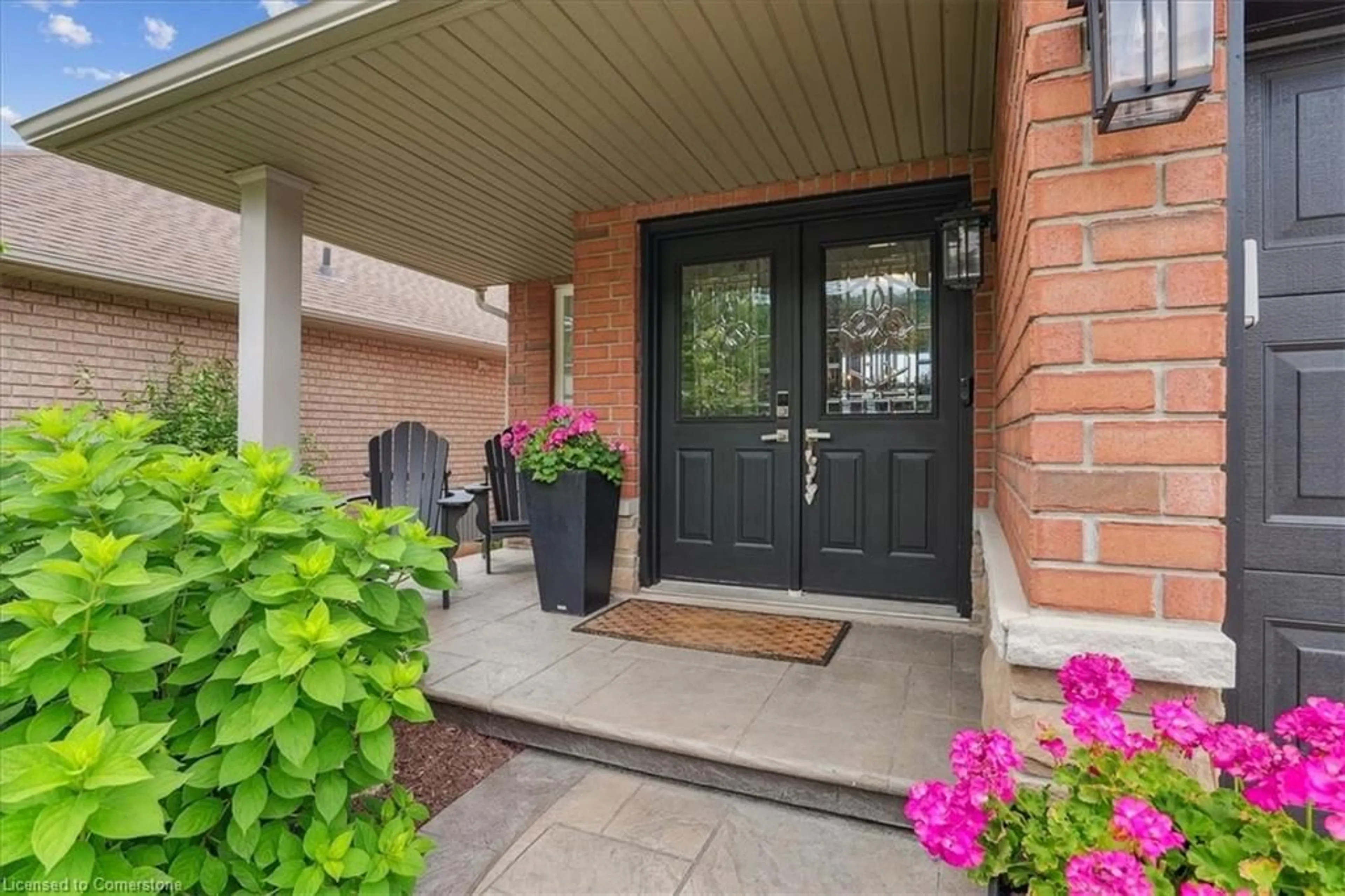 Indoor entryway for 58 Hickory Cres, Grimsby Ontario L3M 5P9