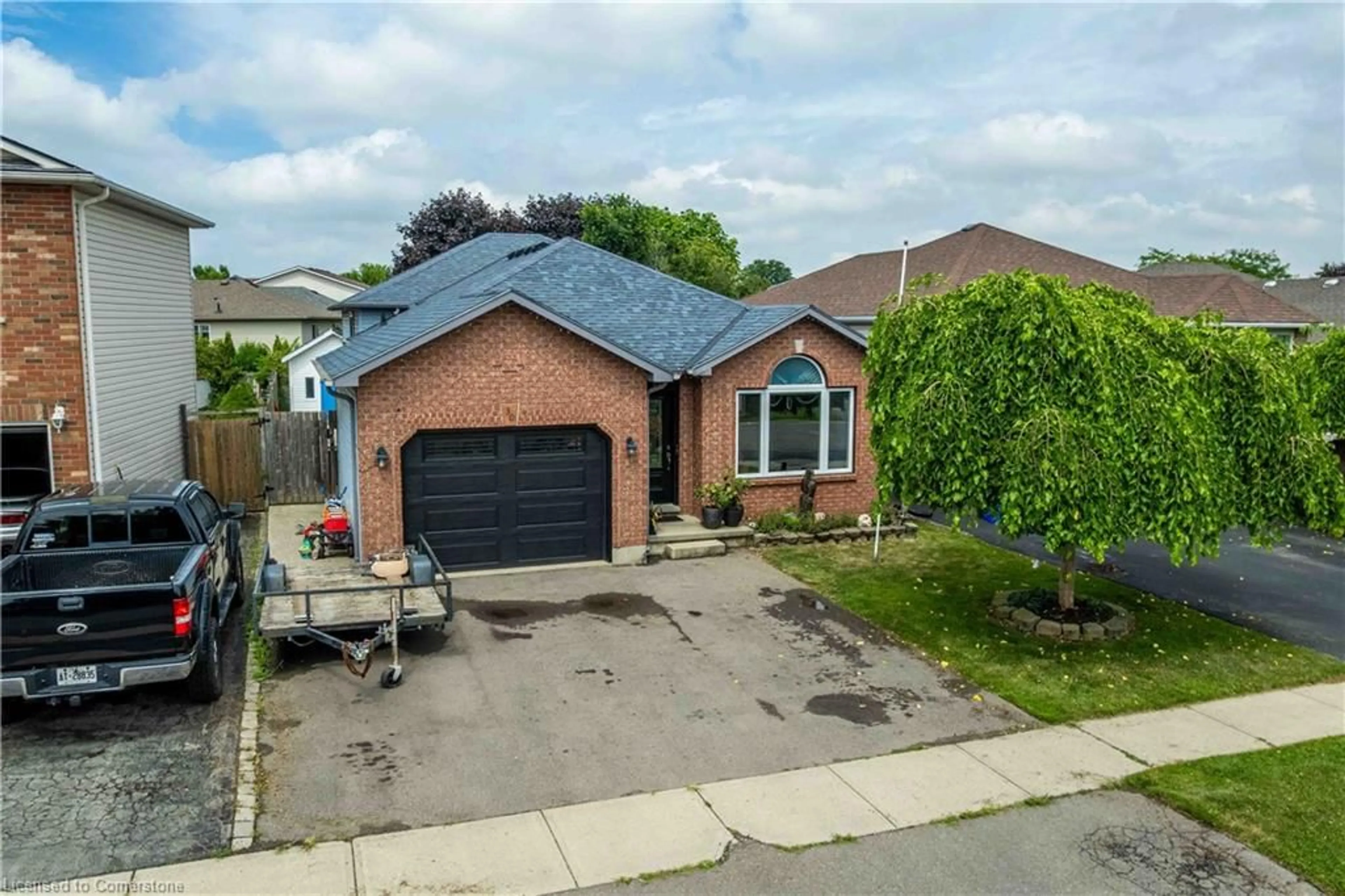 A pic from outside/outdoor area/front of a property/back of a property/a pic from drone, street for 30 Glengary Cres, Caledonia Ontario N3W 2L7