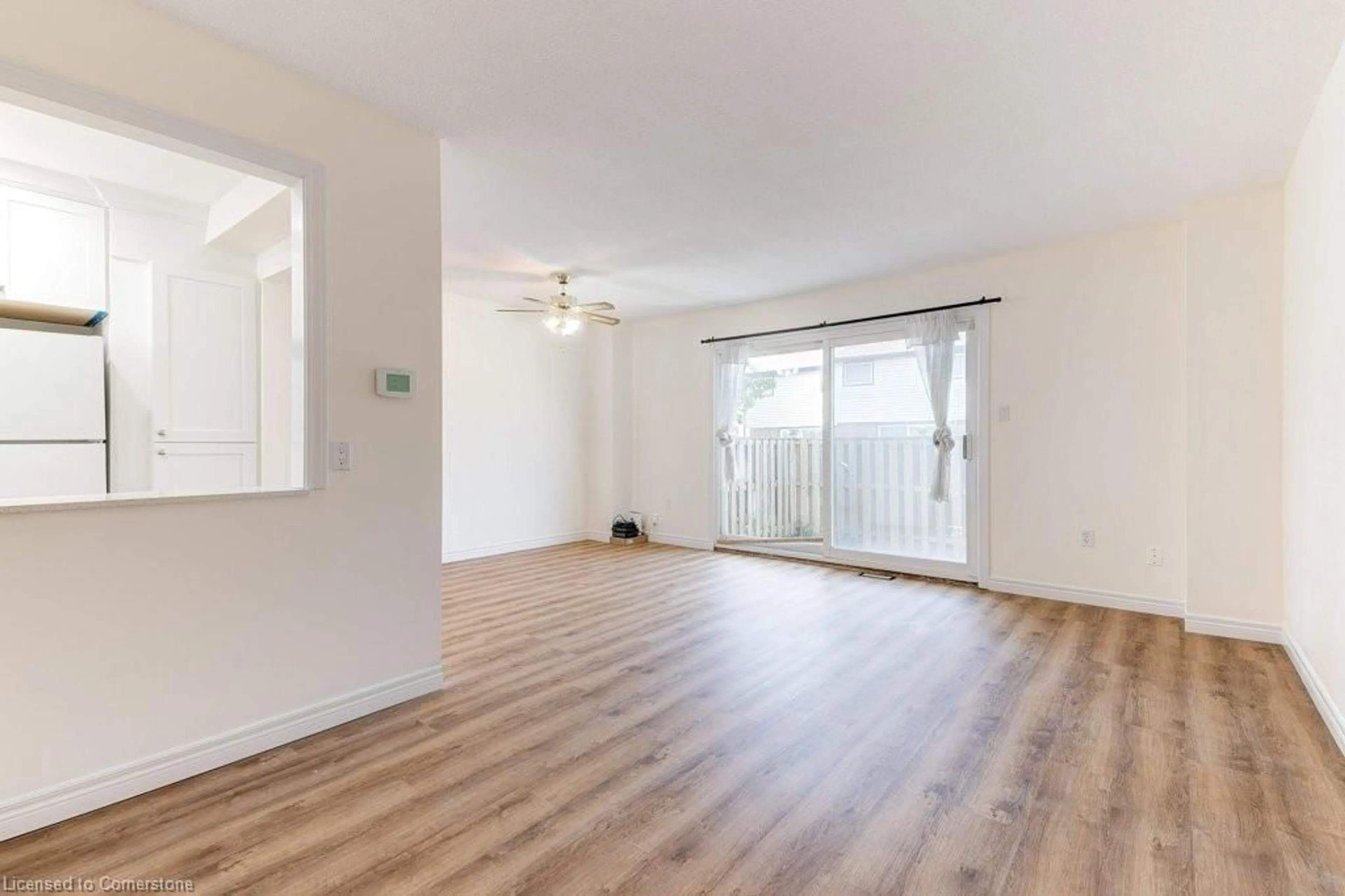 A pic of a room for 910 Limeridge Rd #13, Hamilton Ontario L8W 1N9