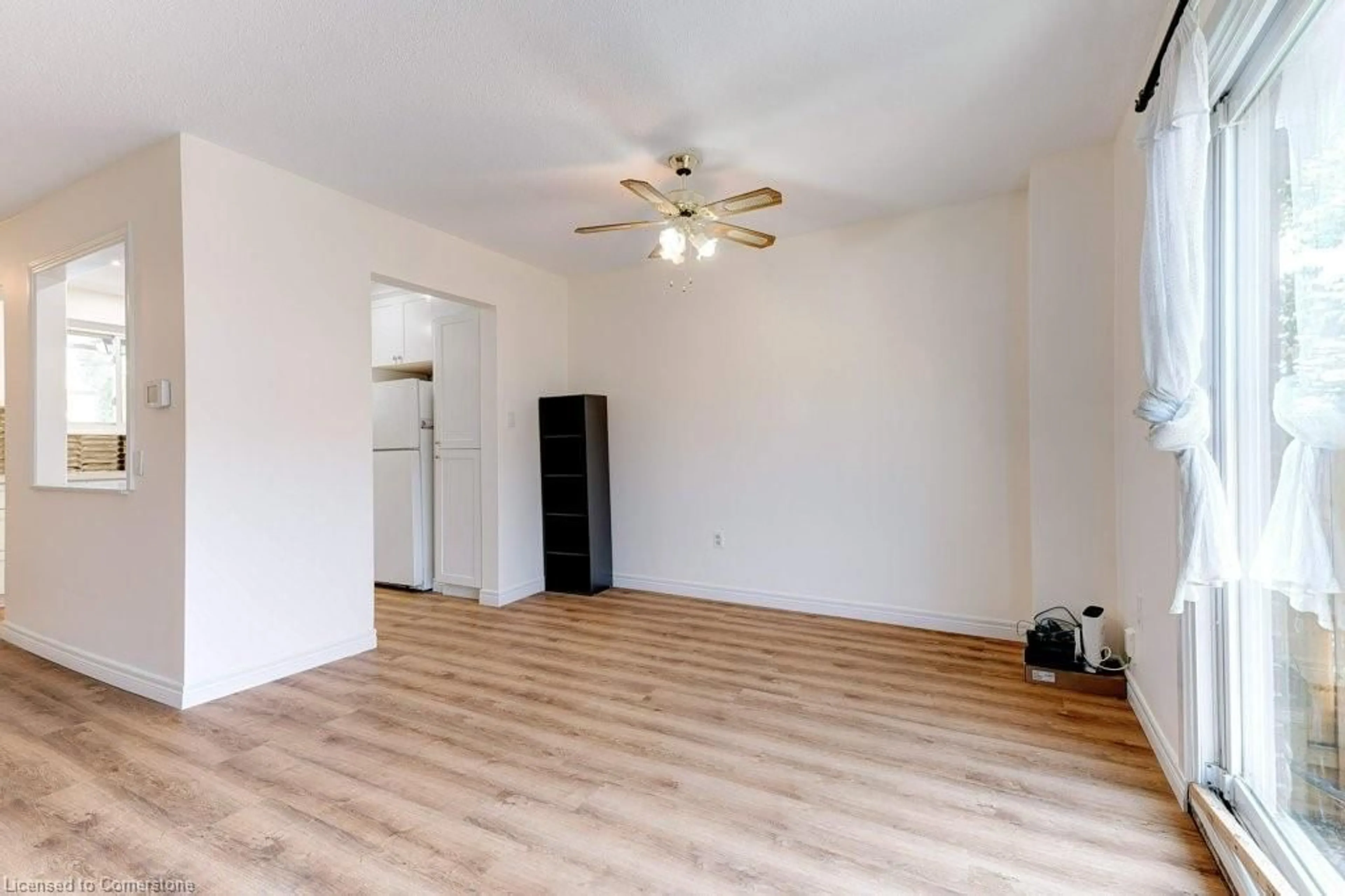 A pic of a room for 910 Limeridge Rd #13, Hamilton Ontario L8W 1N9