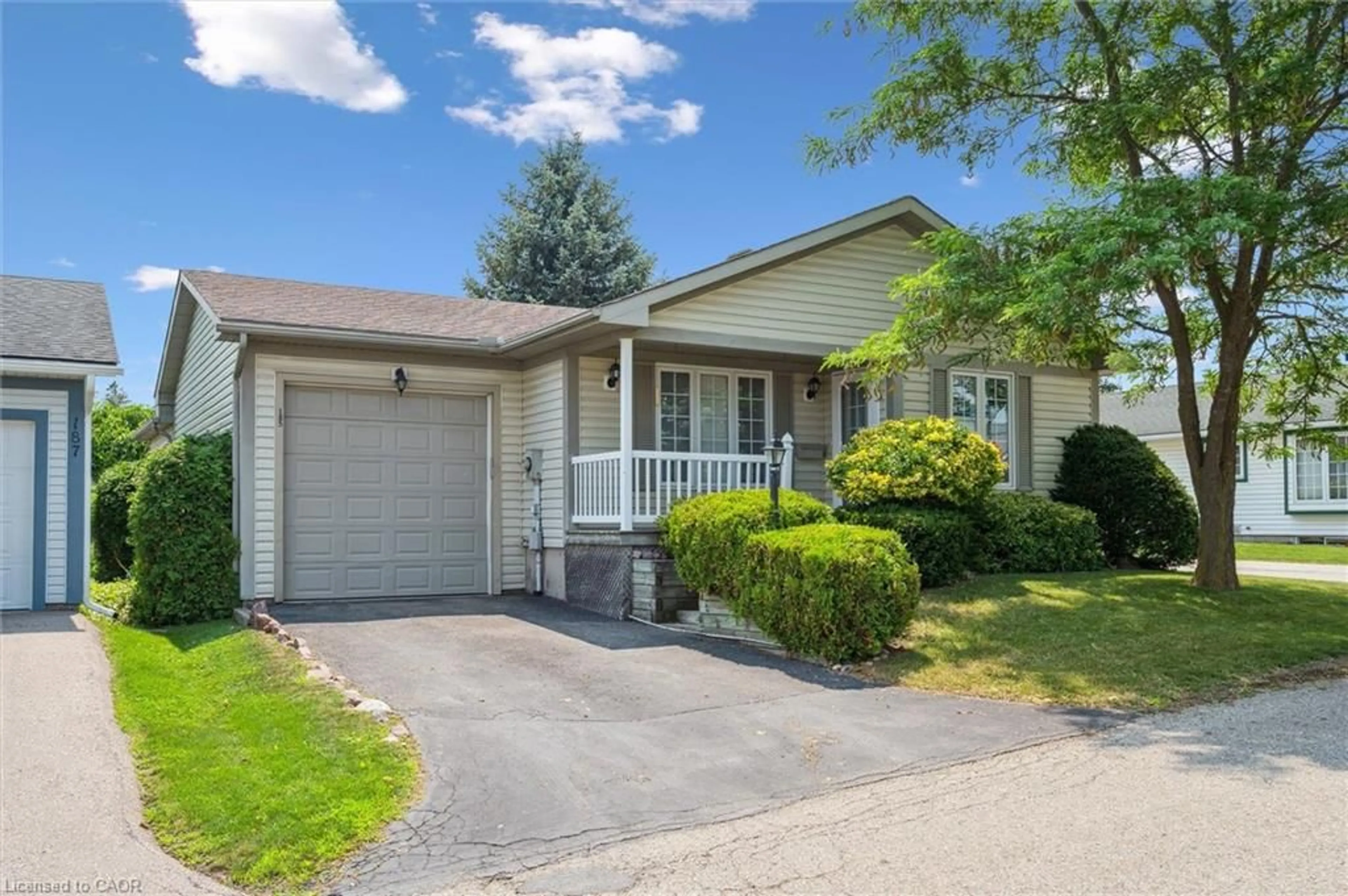 Home with vinyl exterior material, street for 185 Wesley Cres, Waterloo Ontario N2J 4G8
