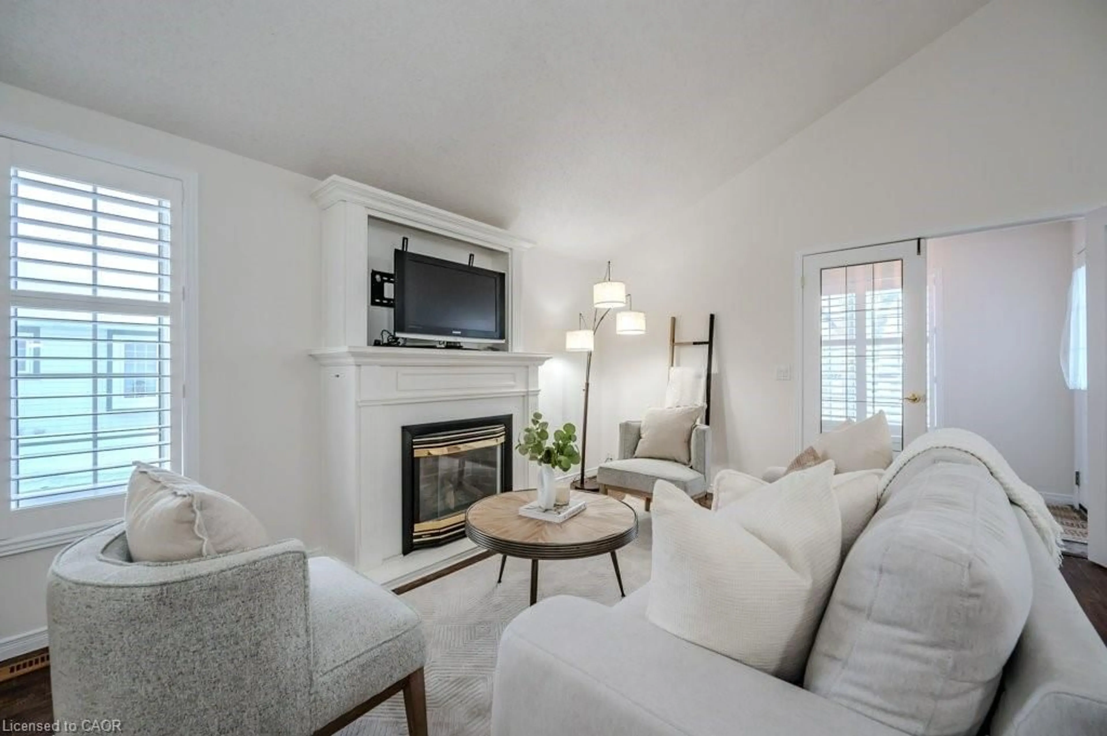 Living room with furniture, unknown for 185 Wesley Cres, Waterloo Ontario N2J 4G8