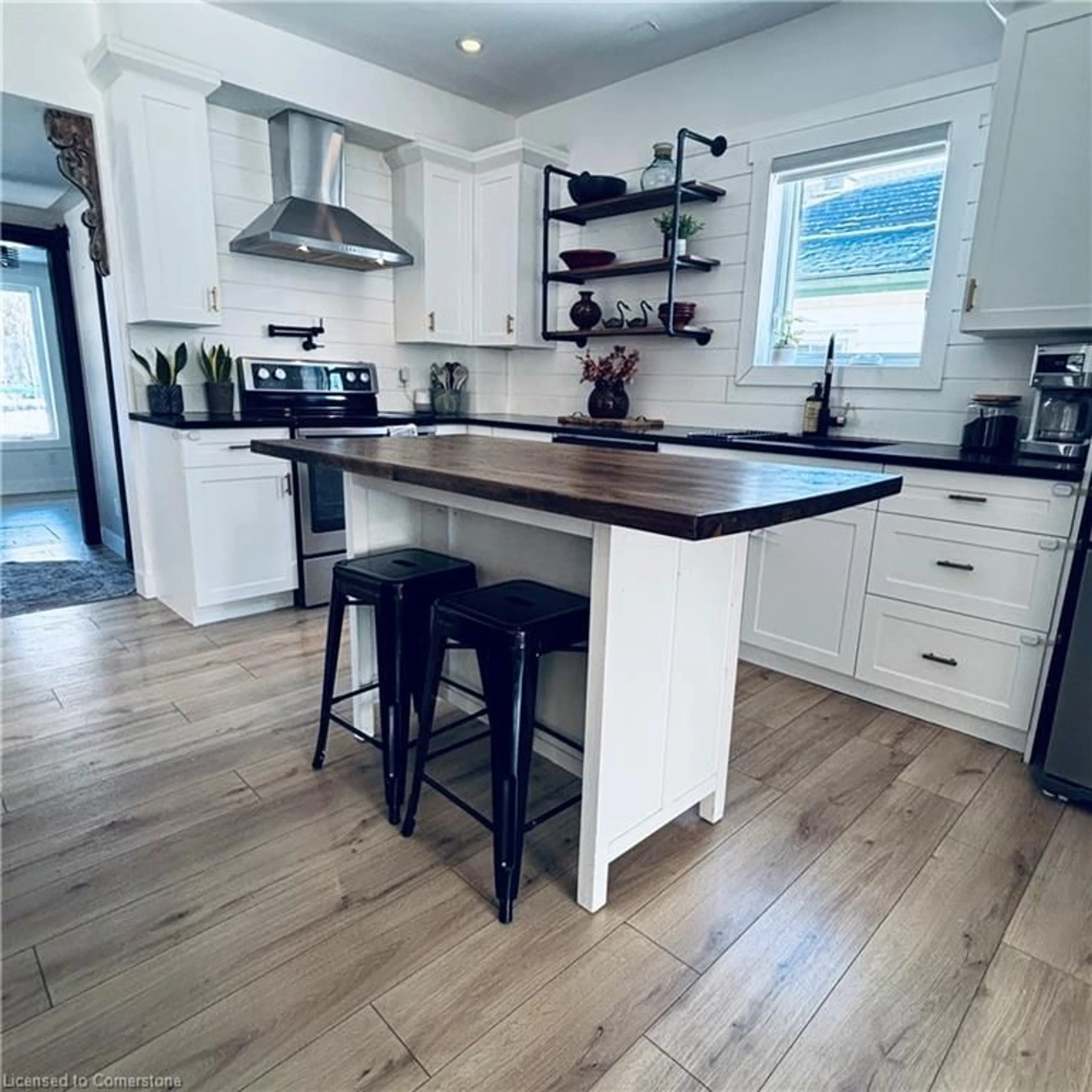 Open concept kitchen, unknown for 10 Pearl St, Tillsonburg Ontario N4G 1L3