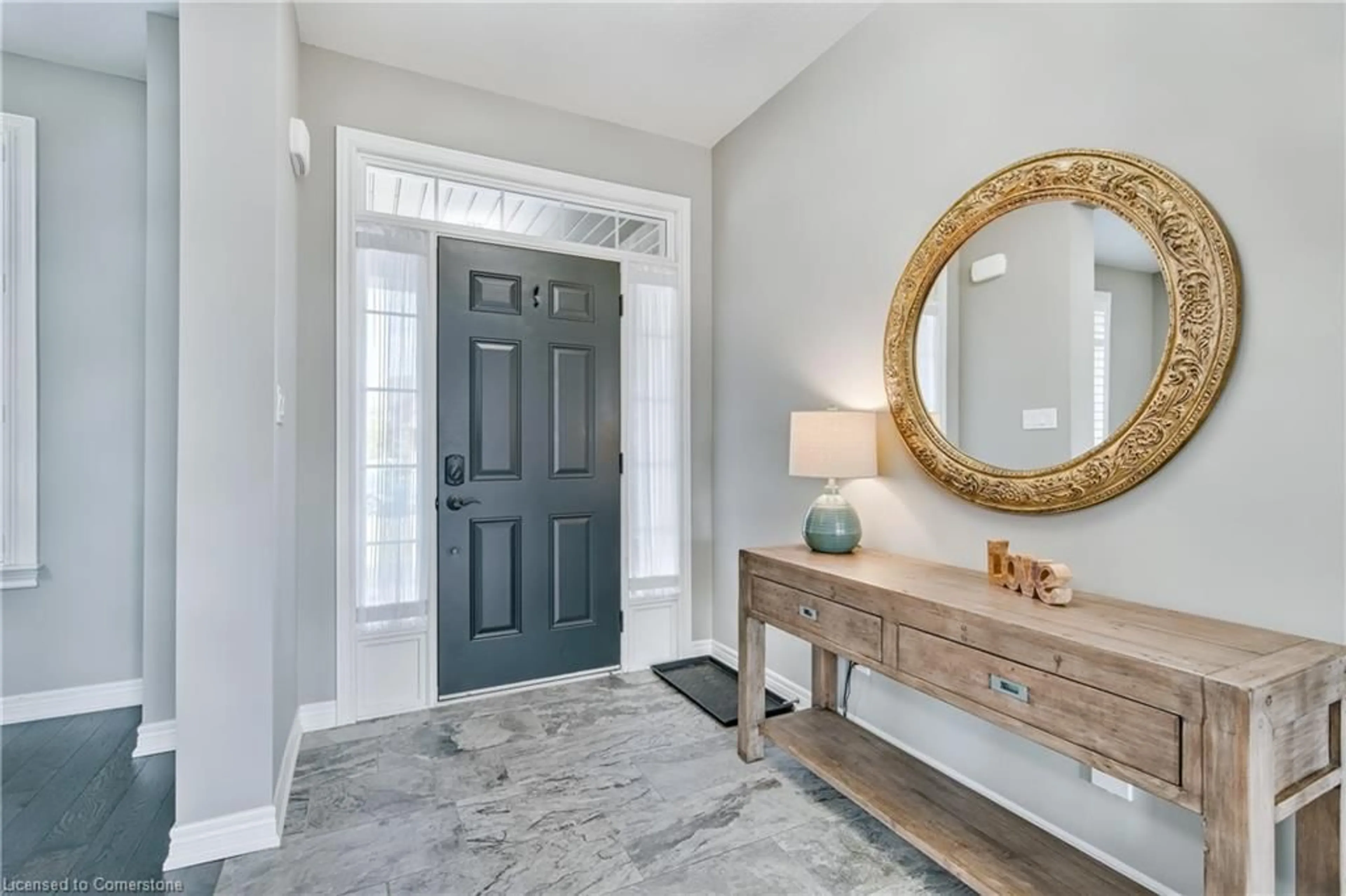 Indoor entryway for 87 Anastasia Blvd, Smithville Ontario L0R 2A0