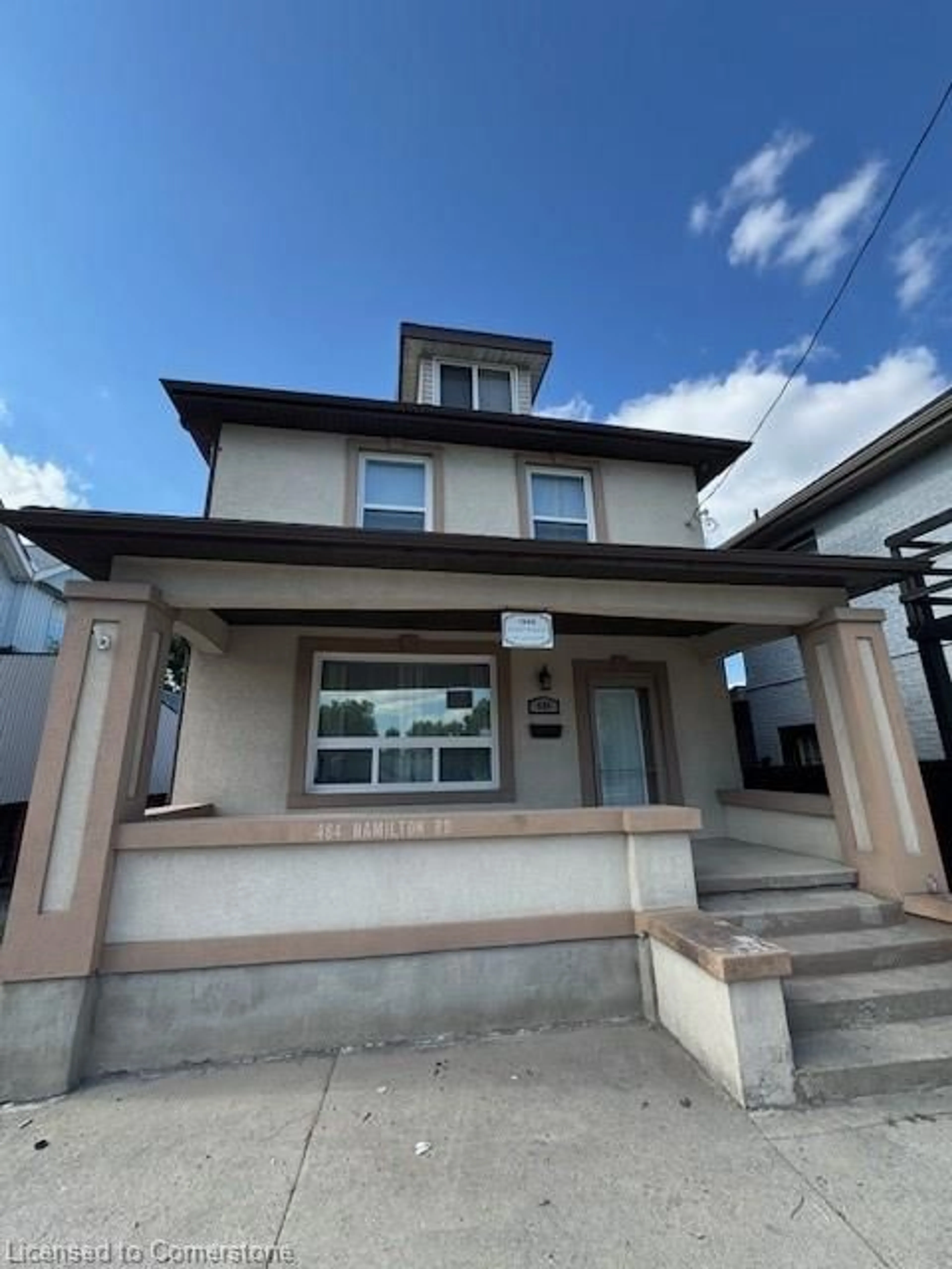 Home with vinyl exterior material, building for 484 Hamilton Rd, London Ontario N5Z 1R9