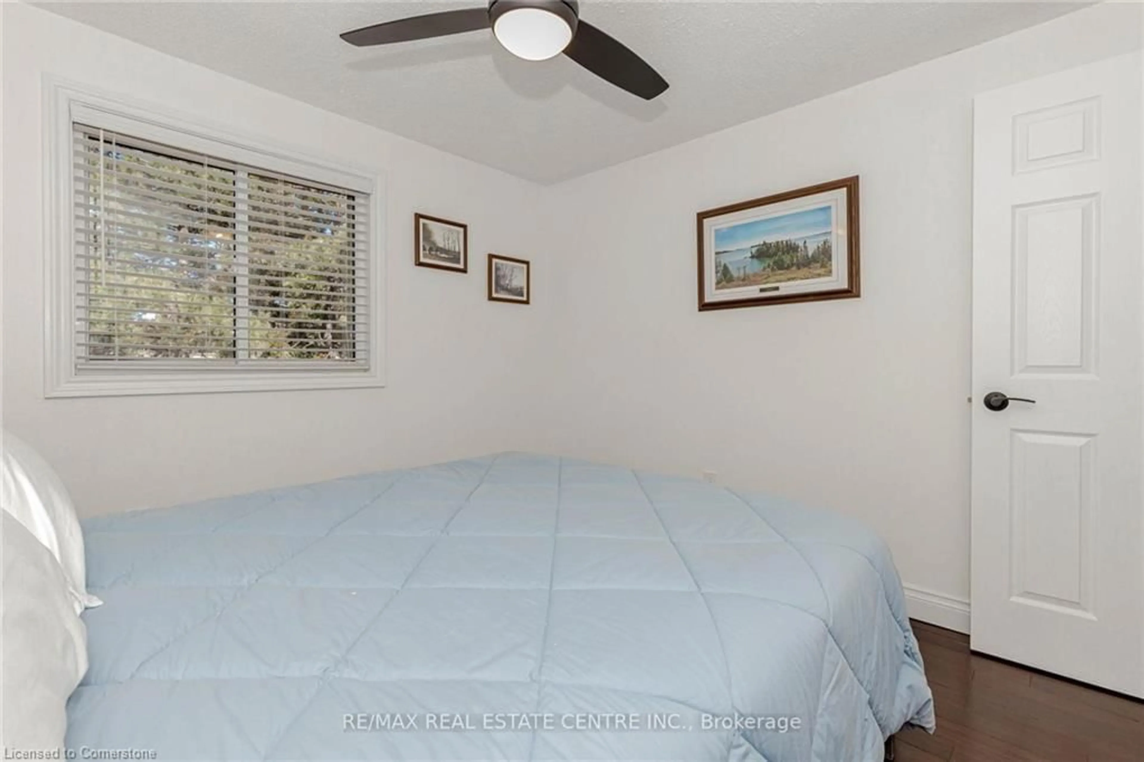 Bedroom with bed, unknown for 1526 Lancaster Dr #123, Oakville Ontario L6H 2Z2
