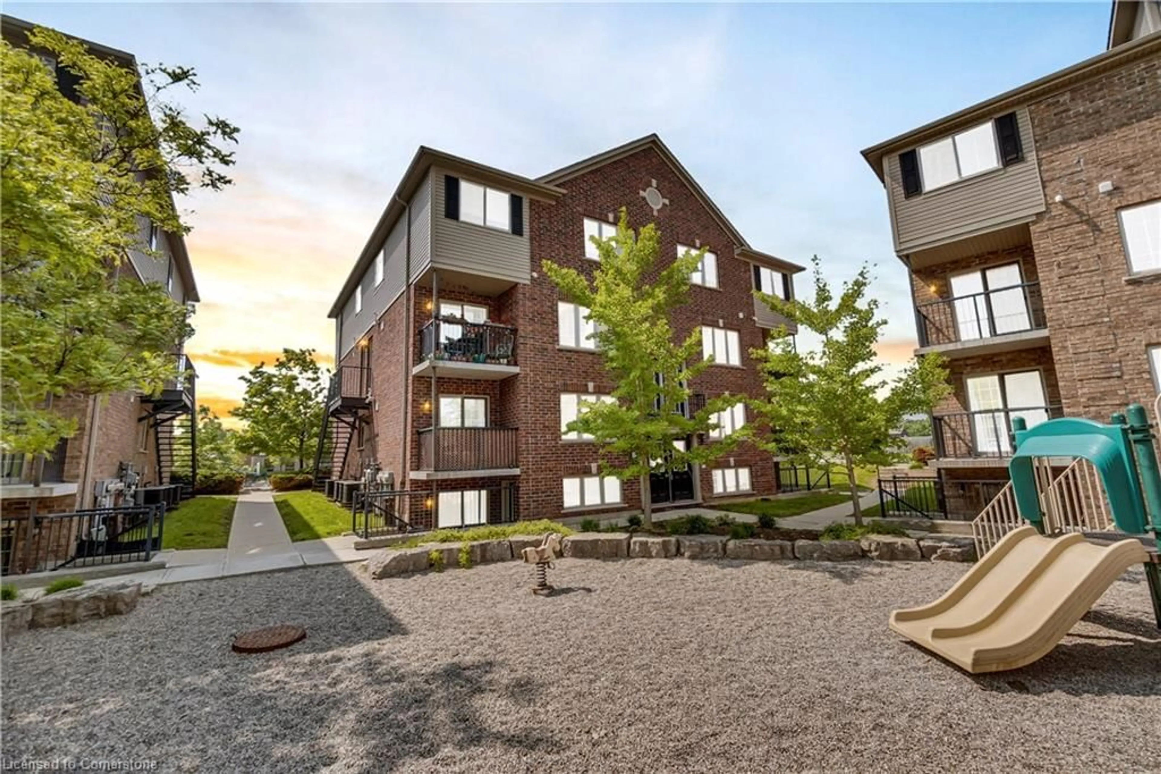 Patio, building for 950 Highland Rd #B-12, Kitchener Ontario N2N 0A5