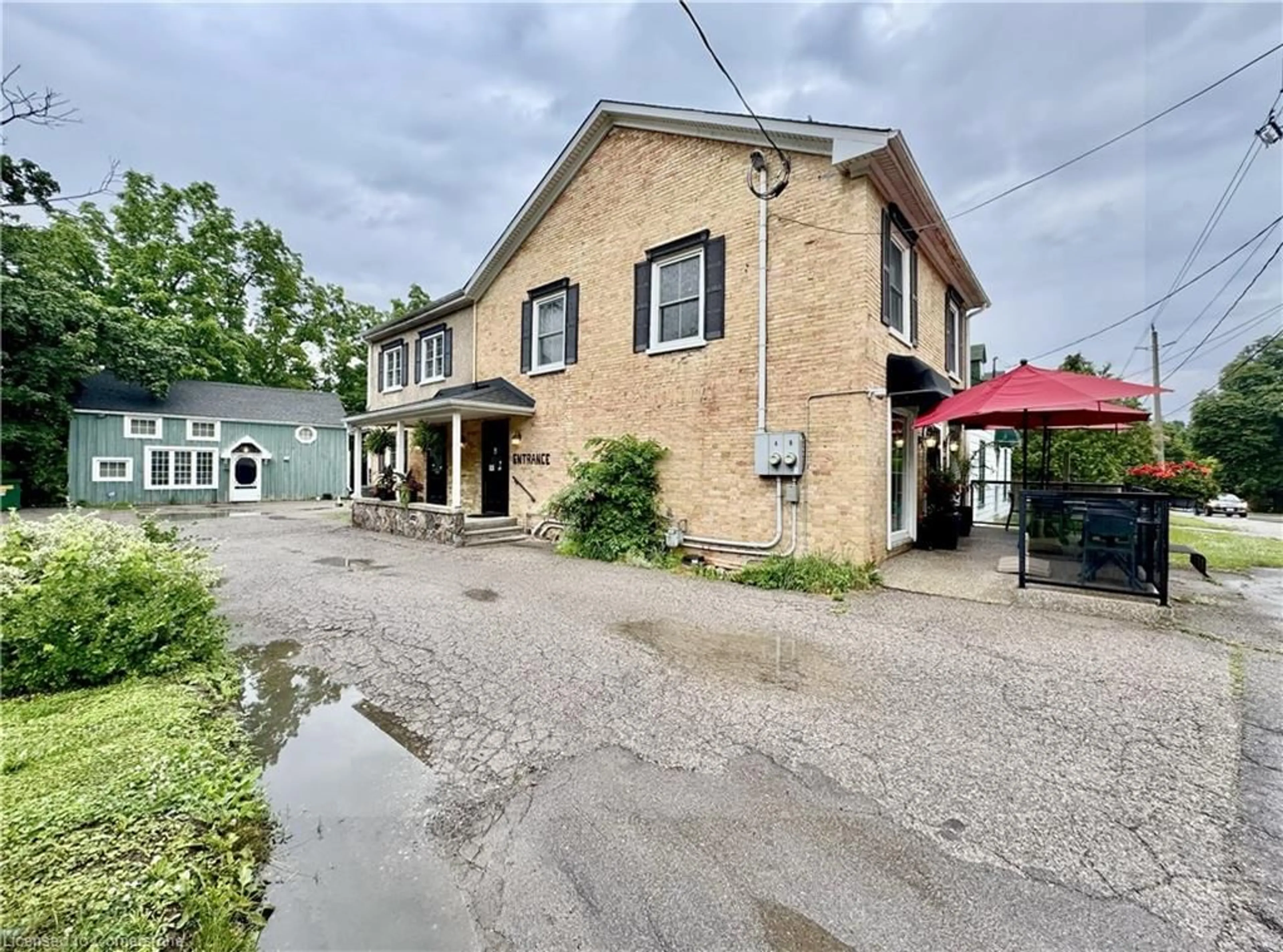 A pic from outside/outdoor area/front of a property/back of a property/a pic from drone, building for 1656 Blair Rd, Cambridge Ontario N3H 4R8