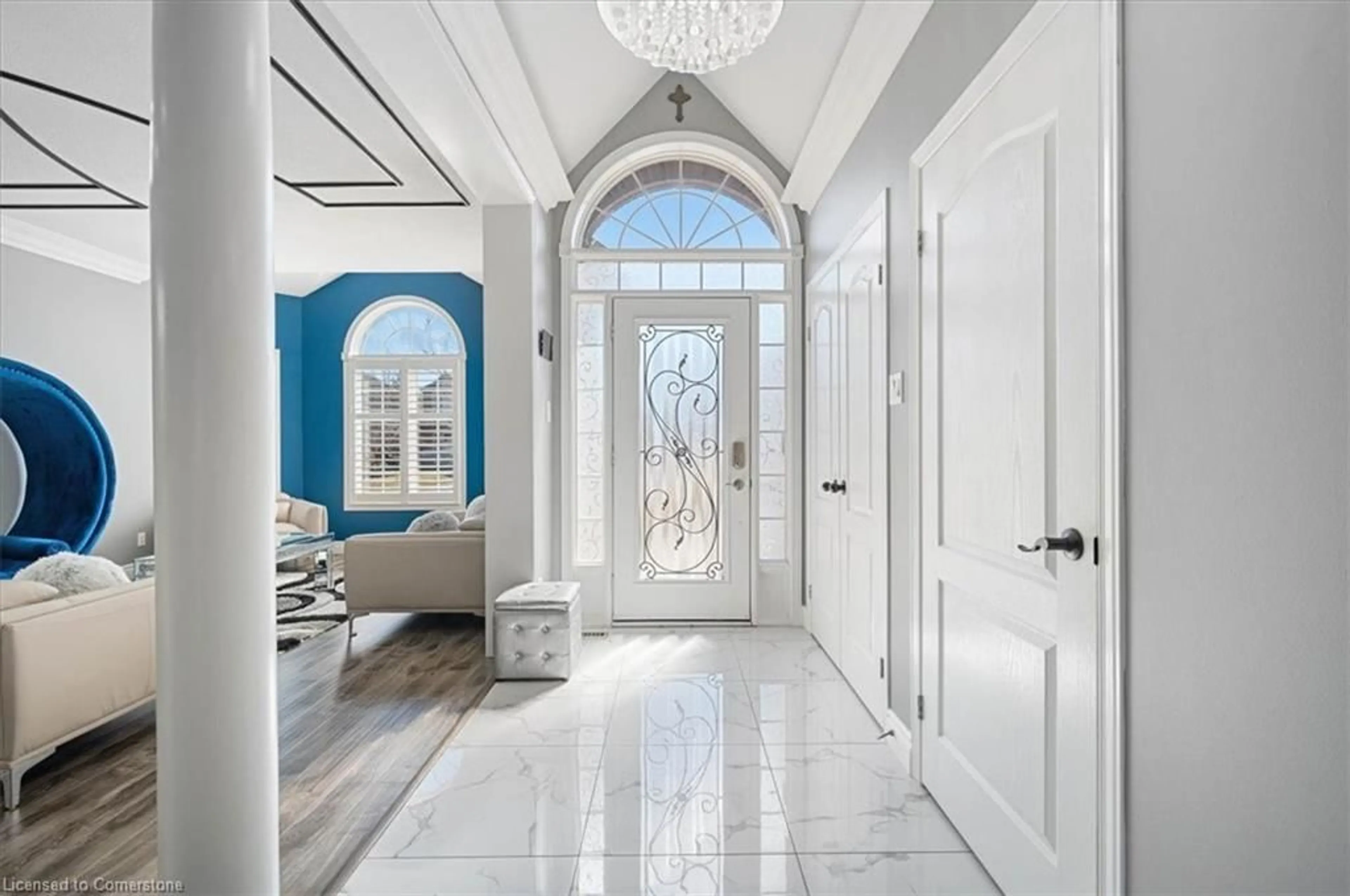 Indoor entryway for 524 Woodfield Crt, Kitchener Ontario N2P 2S8