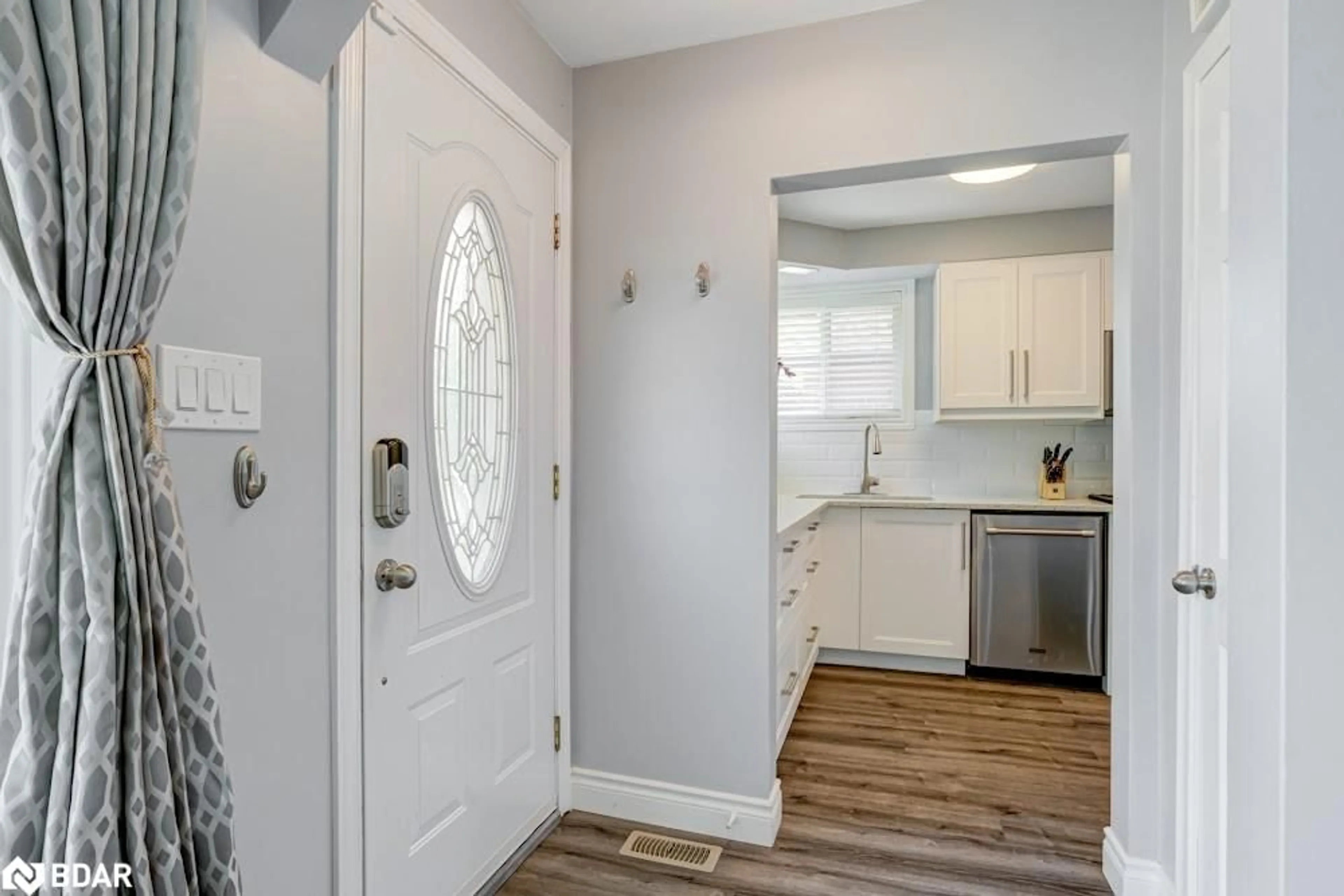 Indoor entryway for 42 Terrace Dr, Hamilton Ontario L9A 2Y6