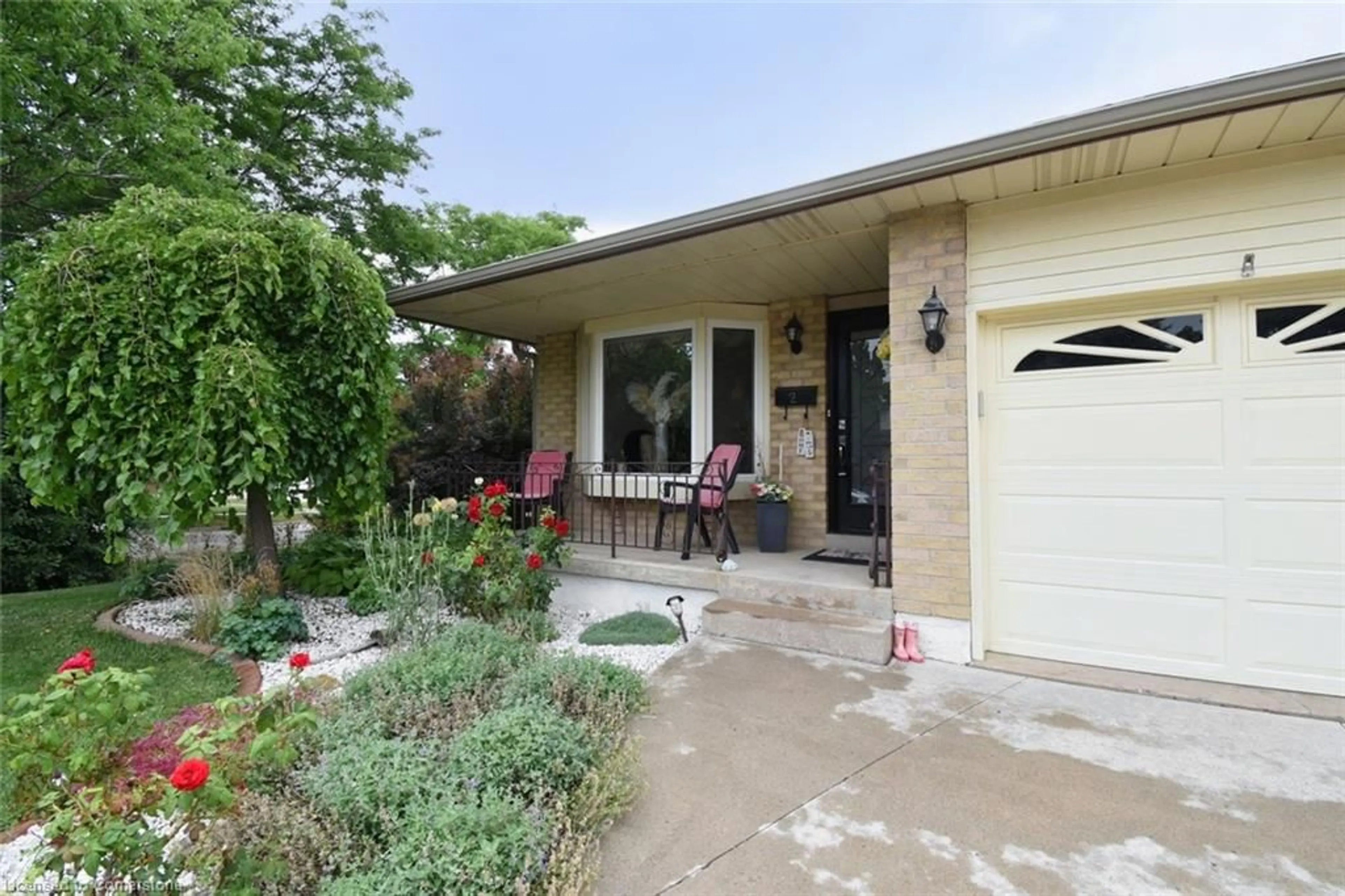 Unknown for 2 Lobo Crt, Stoney Creek Ontario L8J 1Z2