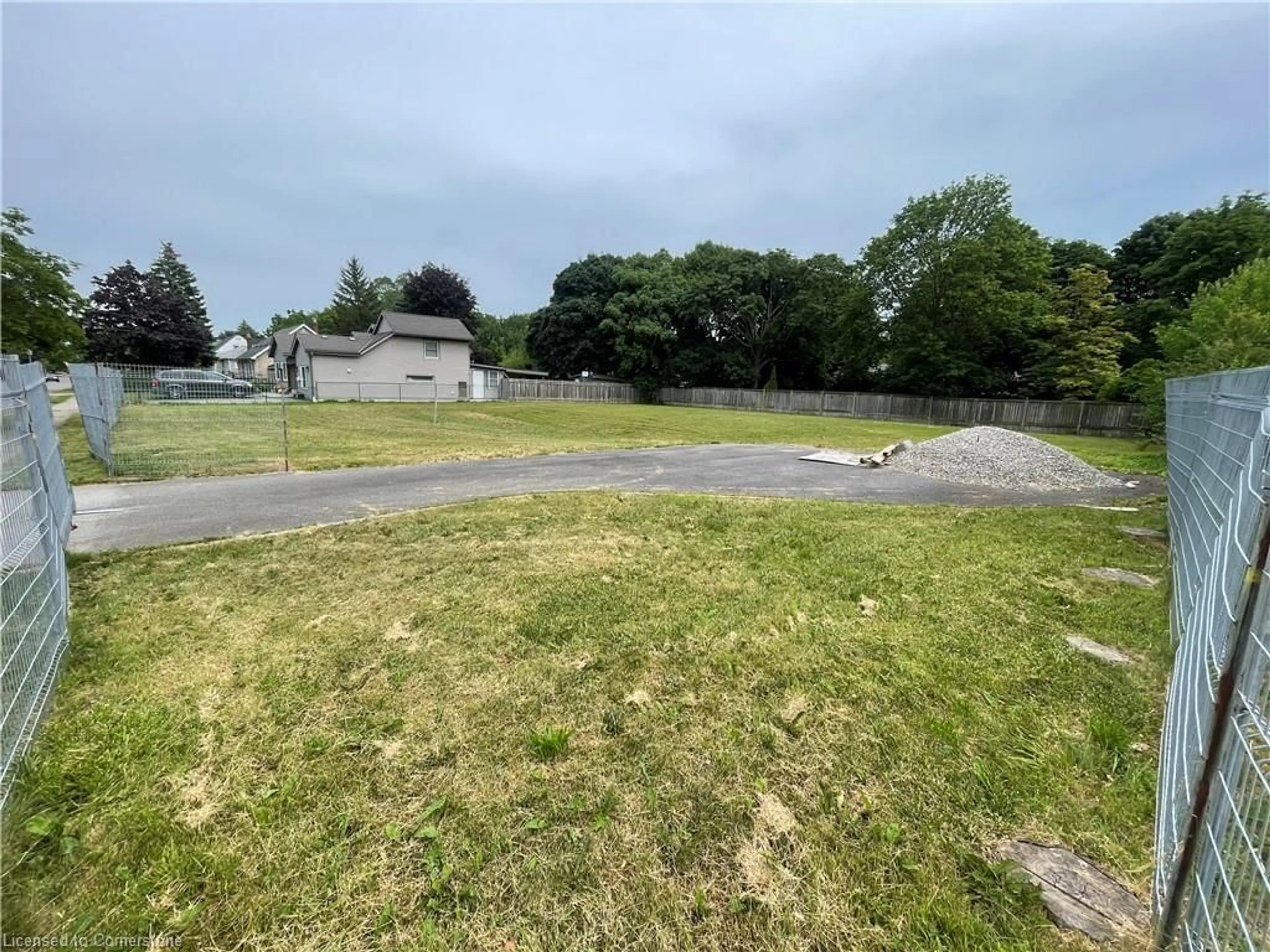 A pic from outside/outdoor area/front of a property/back of a property/a pic from drone, street for 374C Linwell Rd, St. Catharines Ontario L2M 2P2