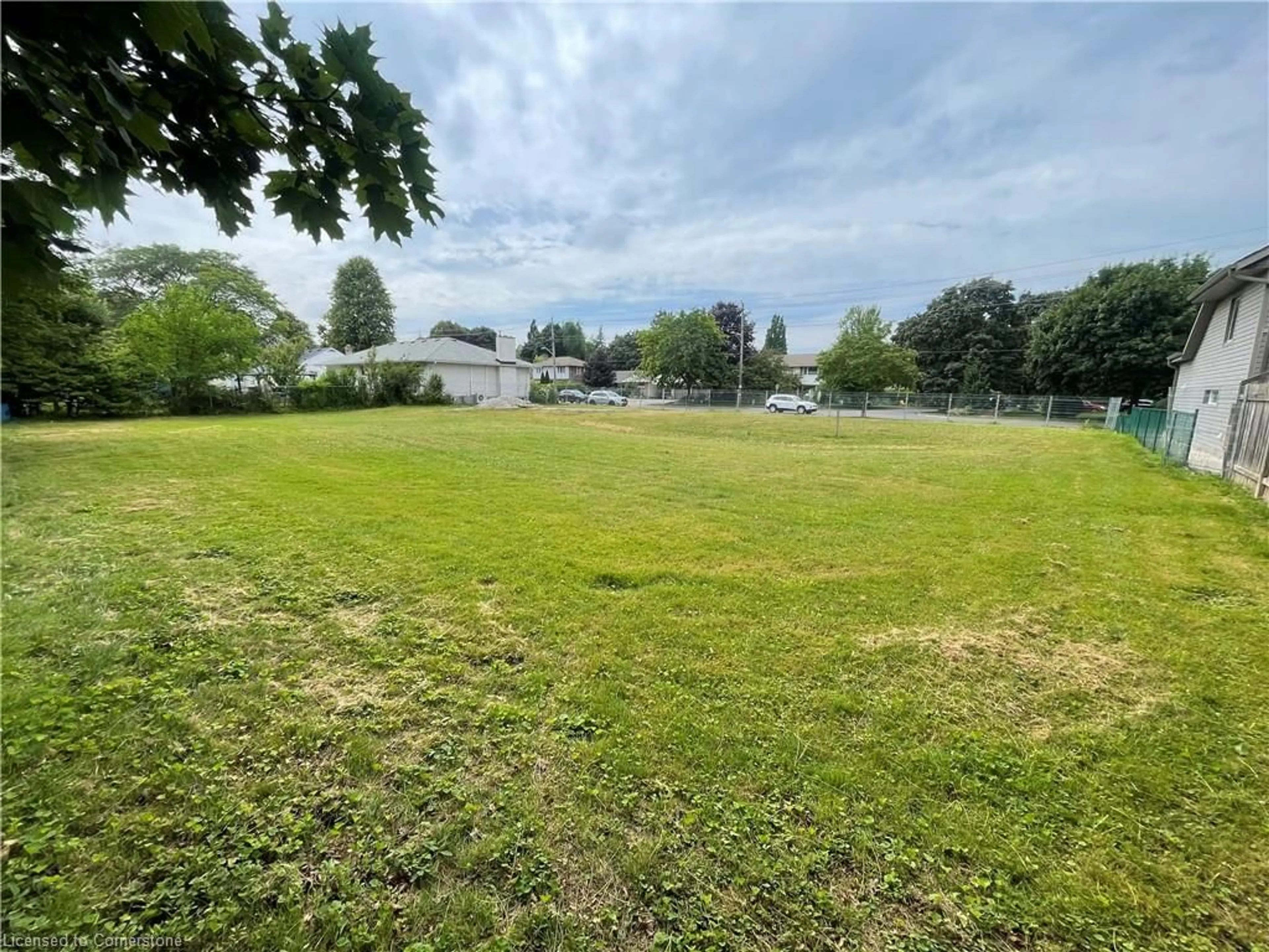 A pic from outside/outdoor area/front of a property/back of a property/a pic from drone, unknown for 374C Linwell Rd, St. Catharines Ontario L2M 2P2