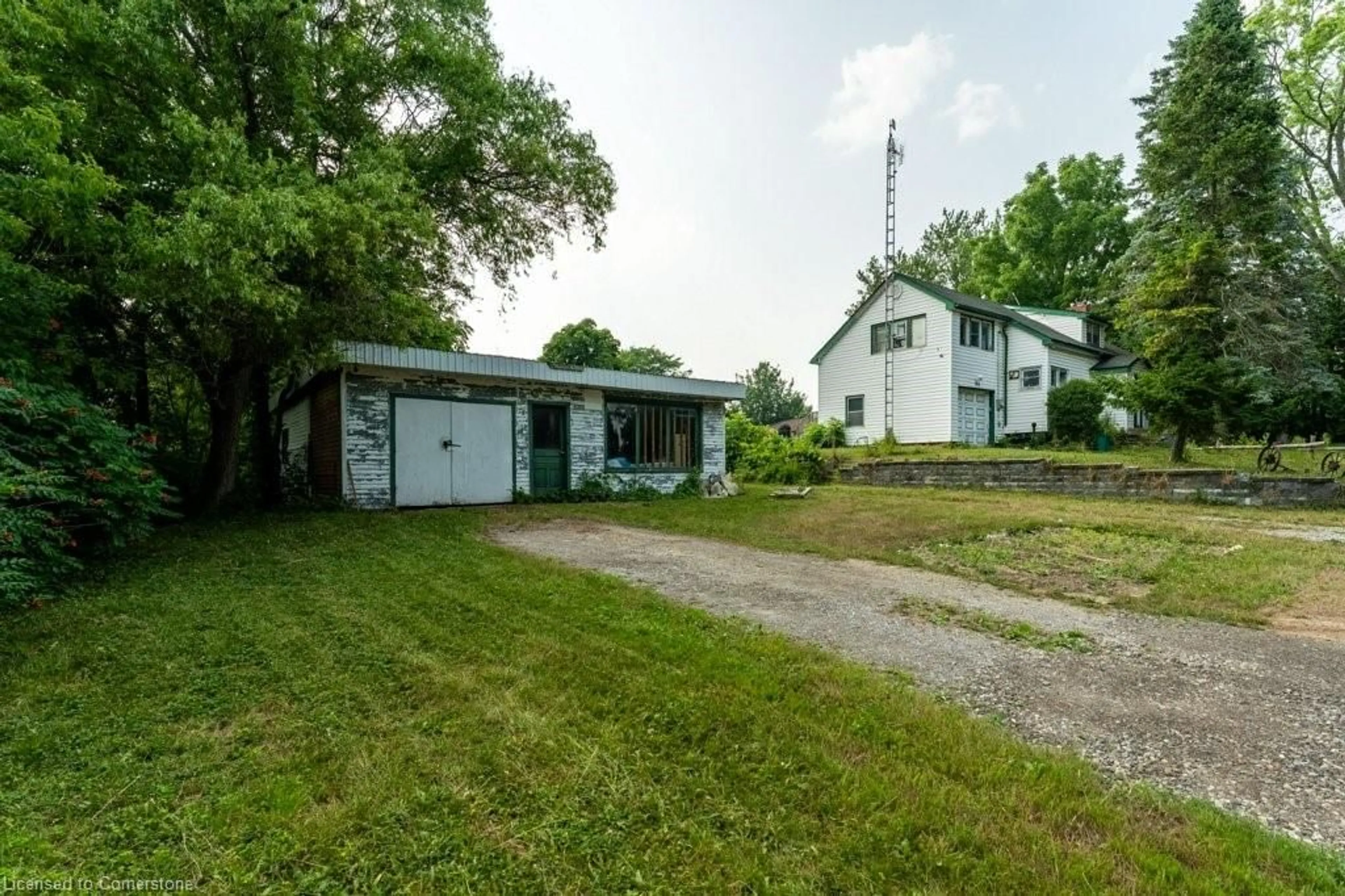 A pic from outside/outdoor area/front of a property/back of a property/a pic from drone, building for 2490 St Anns Rd, St. Anns Ontario L0R 1Y0