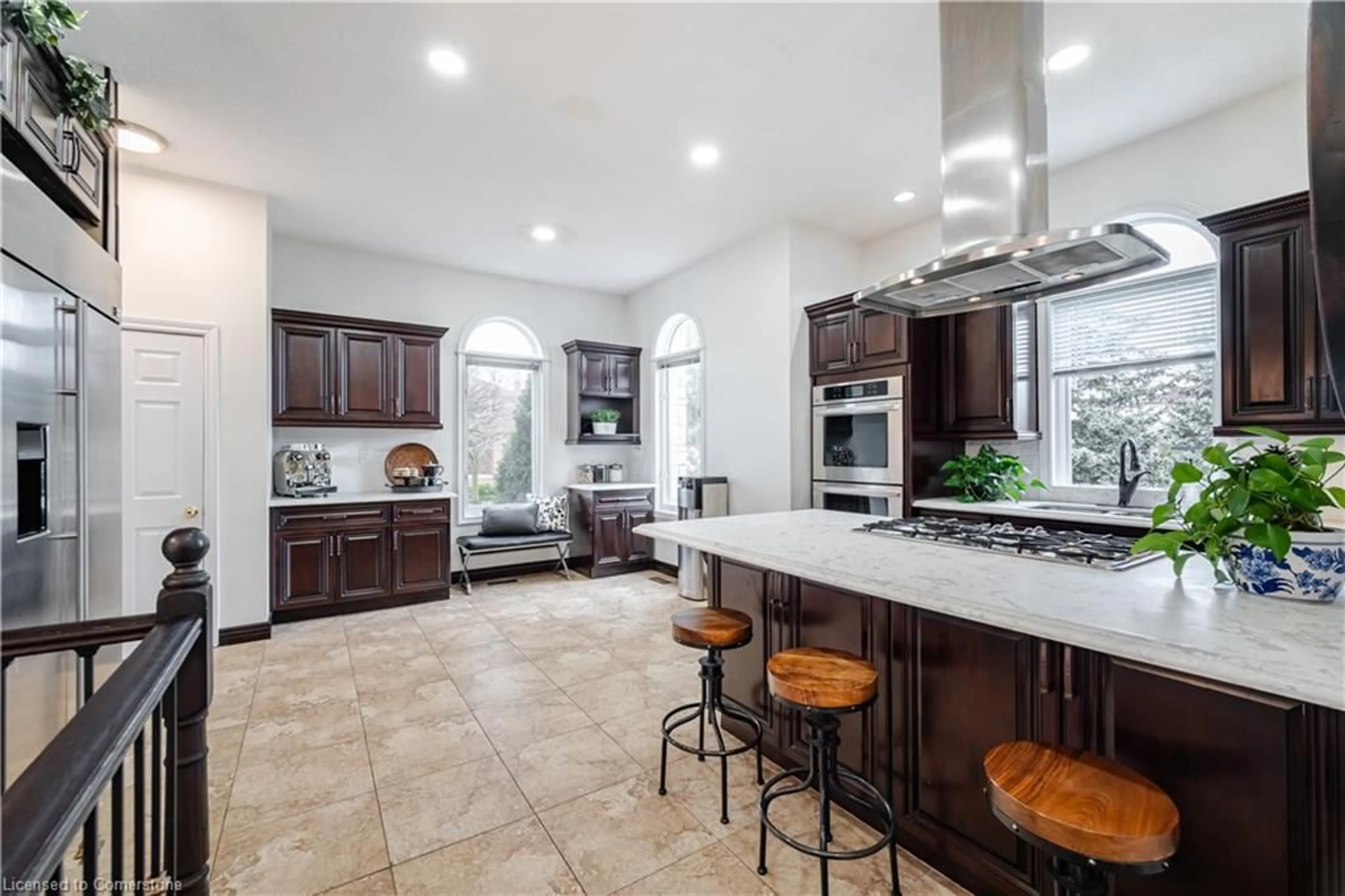 Open concept kitchen, ceramic/tile floor for 31 Ingrid Crt, Hamilton Ontario L8W 2V4
