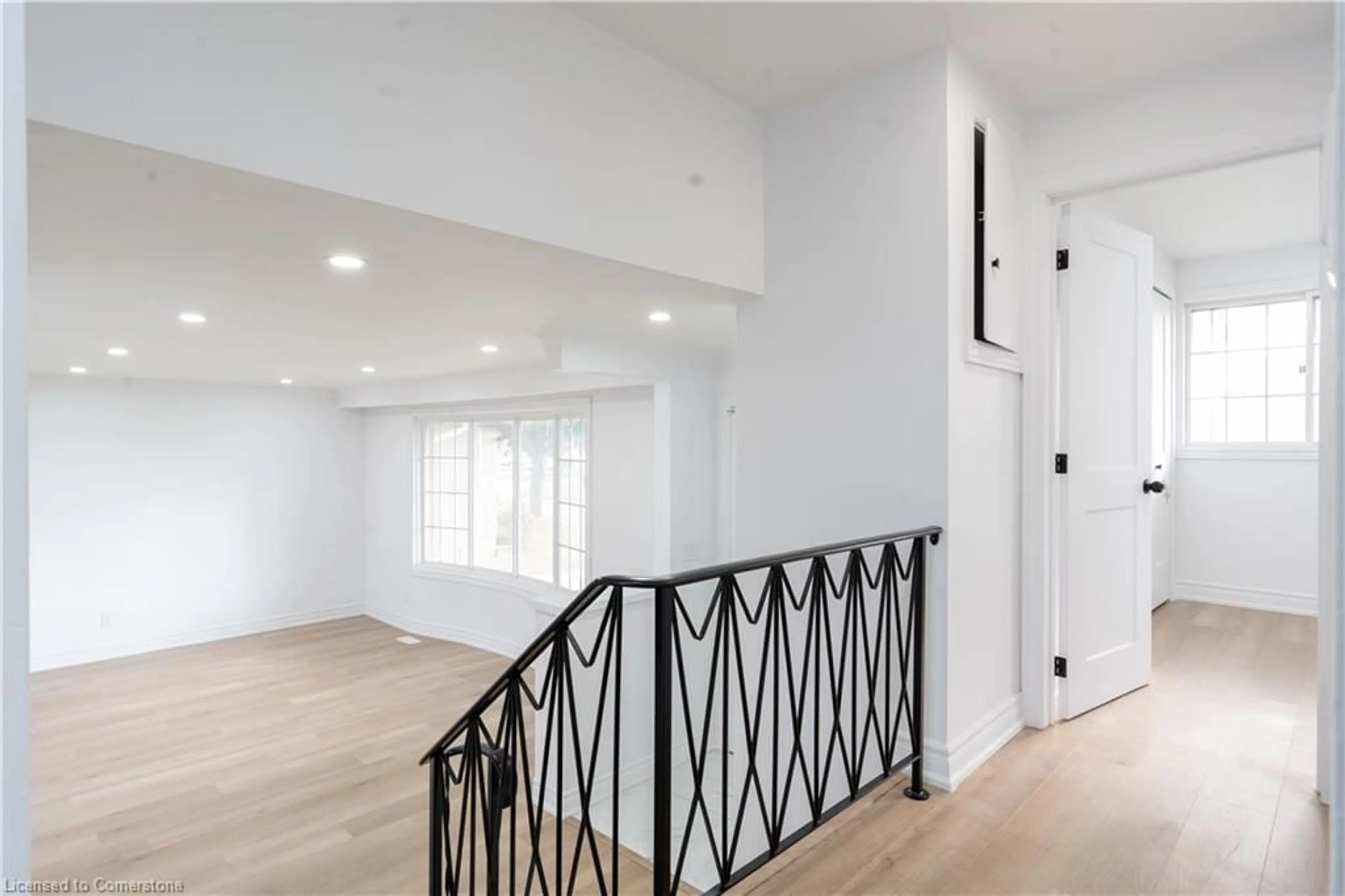 Indoor entryway for 7010 Whitman Ave, Niagara Falls Ontario L2G 5B6