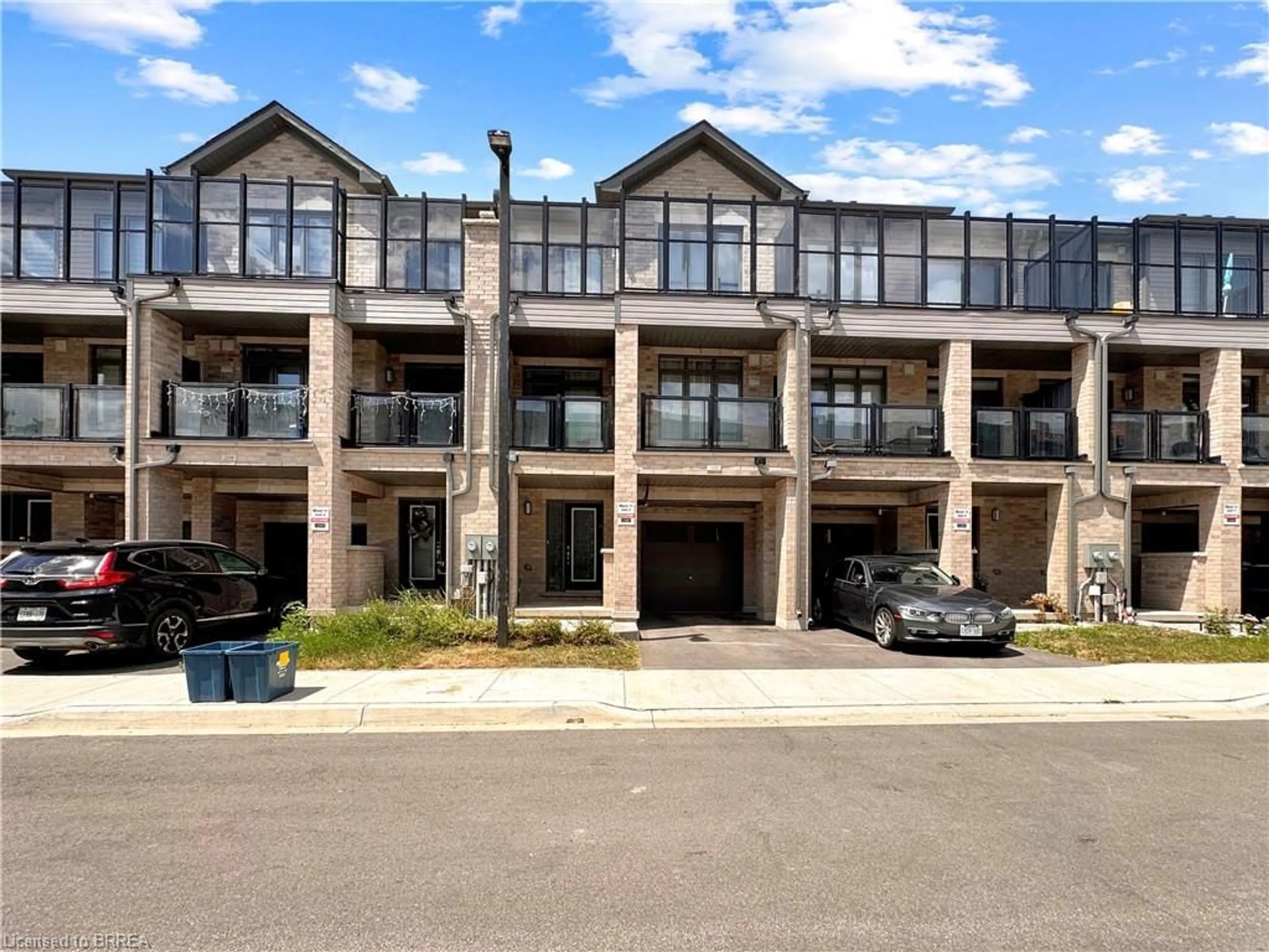 A pic from outside/outdoor area/front of a property/back of a property/a pic from drone, street for 585 Colborne St #1105, Brantford Ontario N3S 0K4