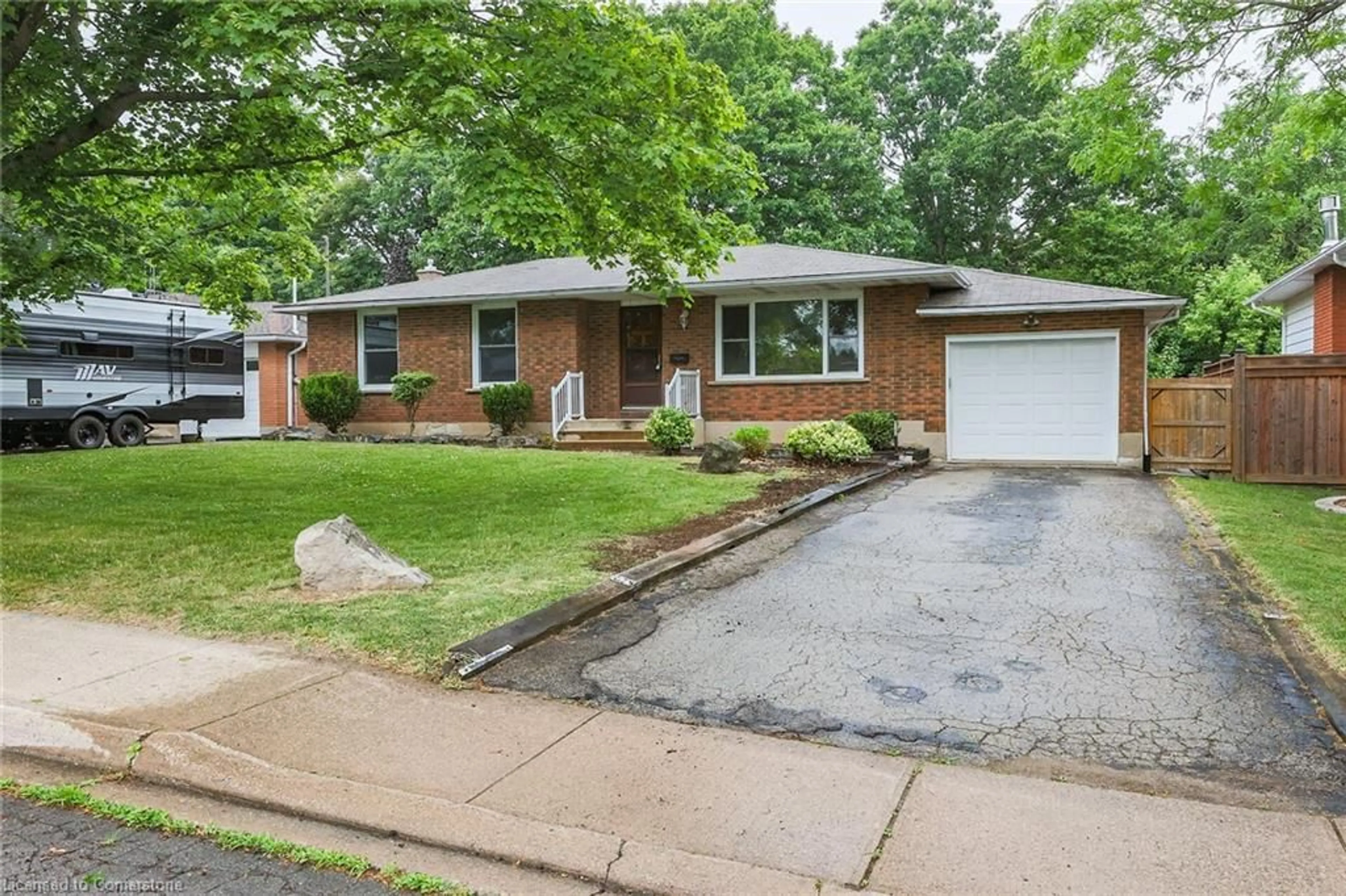 Home with brick exterior material, street for 4180 Highland Park Dr, Beamsville Ontario L0R 1B7