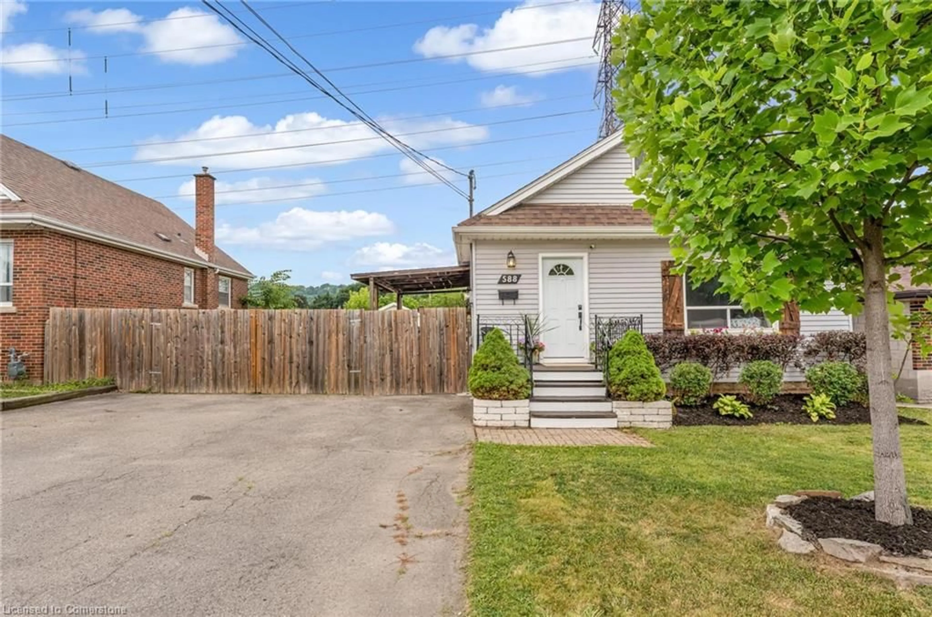 A pic from outside/outdoor area/front of a property/back of a property/a pic from drone, street for 588 Cochrane Rd, Hamilton Ontario L8K 3H6