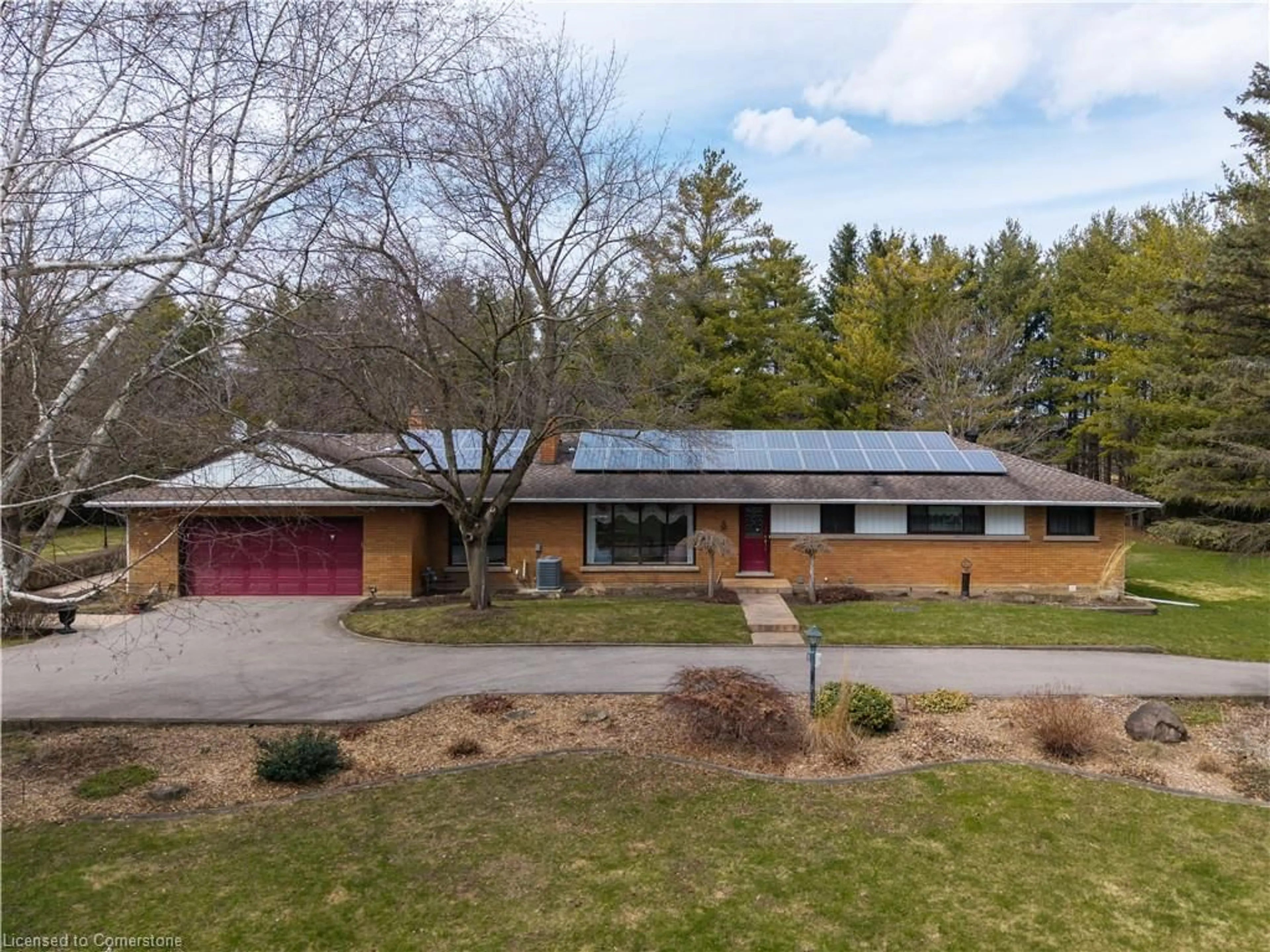 A pic from outside/outdoor area/front of a property/back of a property/a pic from drone, street for 1774 Morrison Rd, Cambridge Ontario N1R 5S2