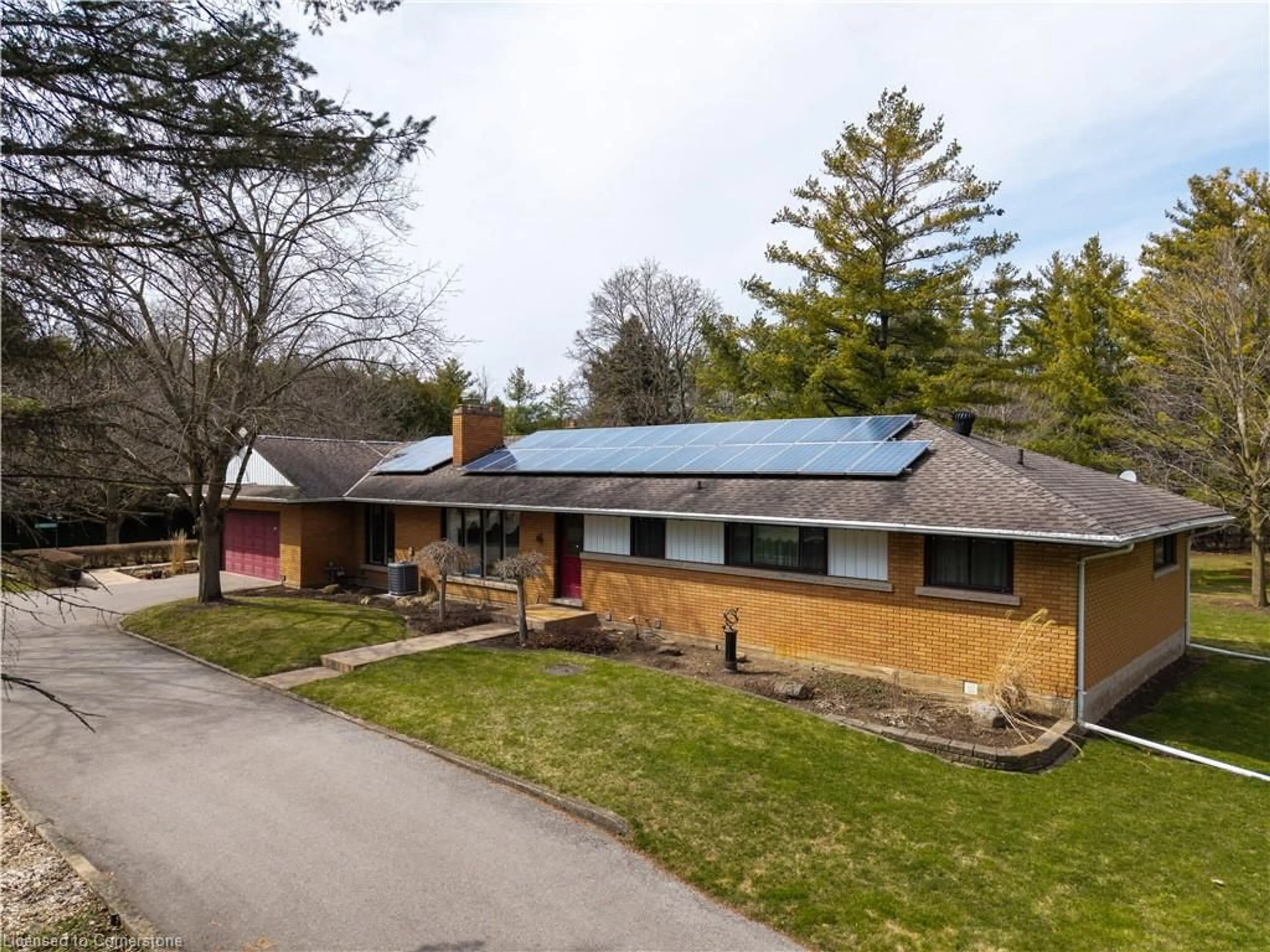 A pic from outside/outdoor area/front of a property/back of a property/a pic from drone, street for 1774 Morrison Rd, Cambridge Ontario N1R 5S2