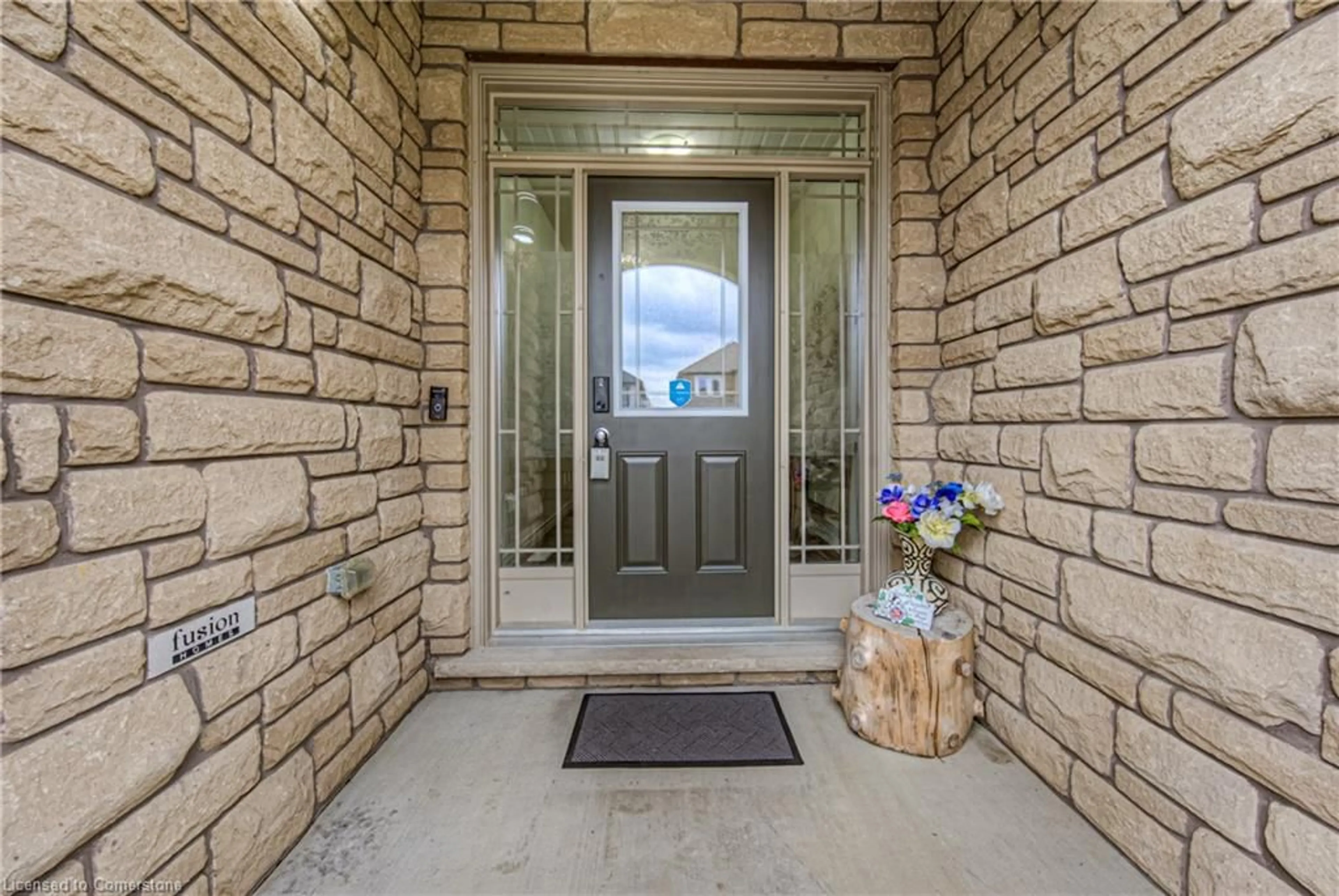 Indoor entryway for 382 Beechdrops Dr, Waterloo Ontario N2V 0E8