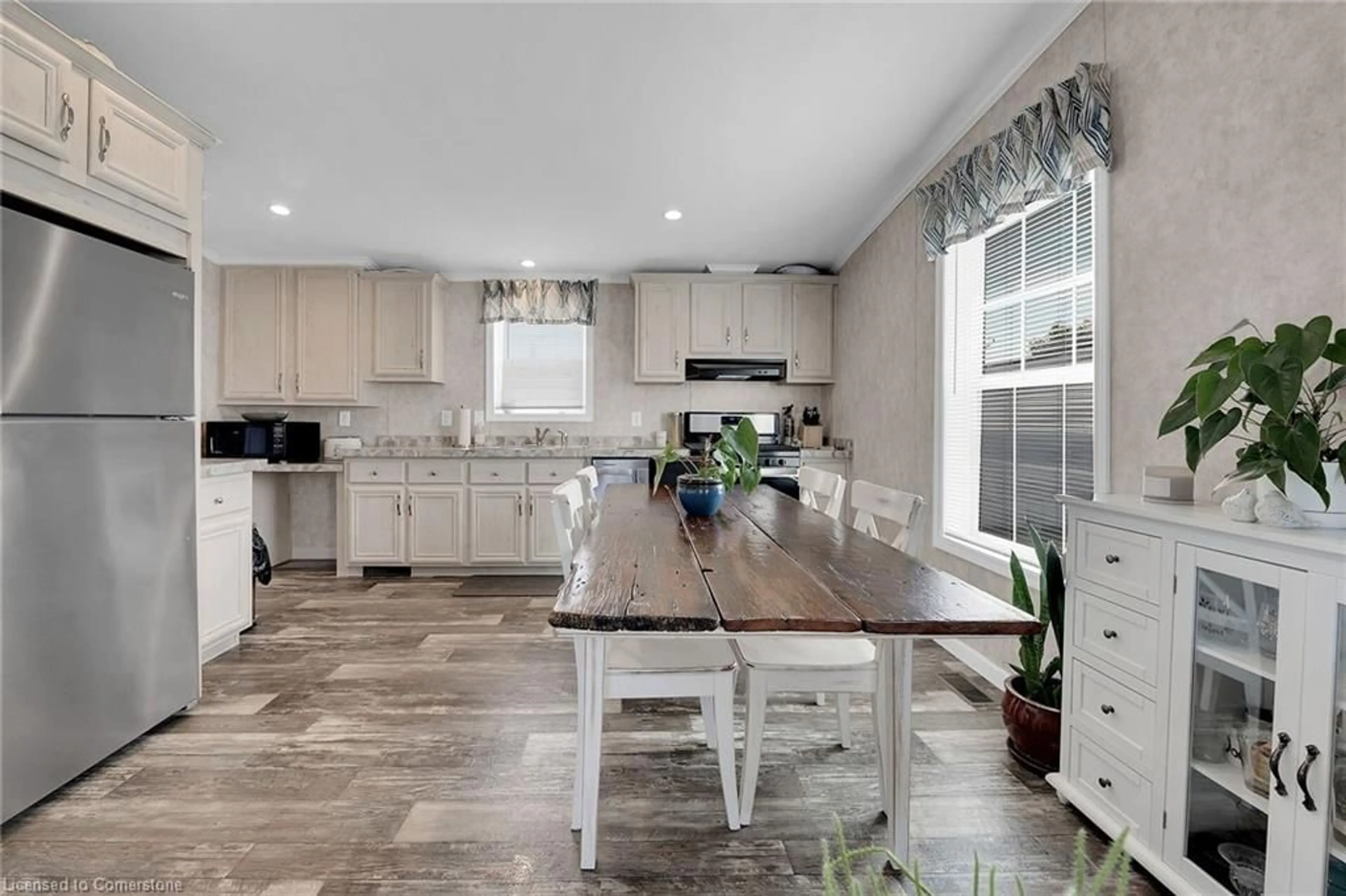 Open concept kitchen, ceramic/tile floor for 10 Marsh Cove, Nanticoke Ontario N0A 1L0
